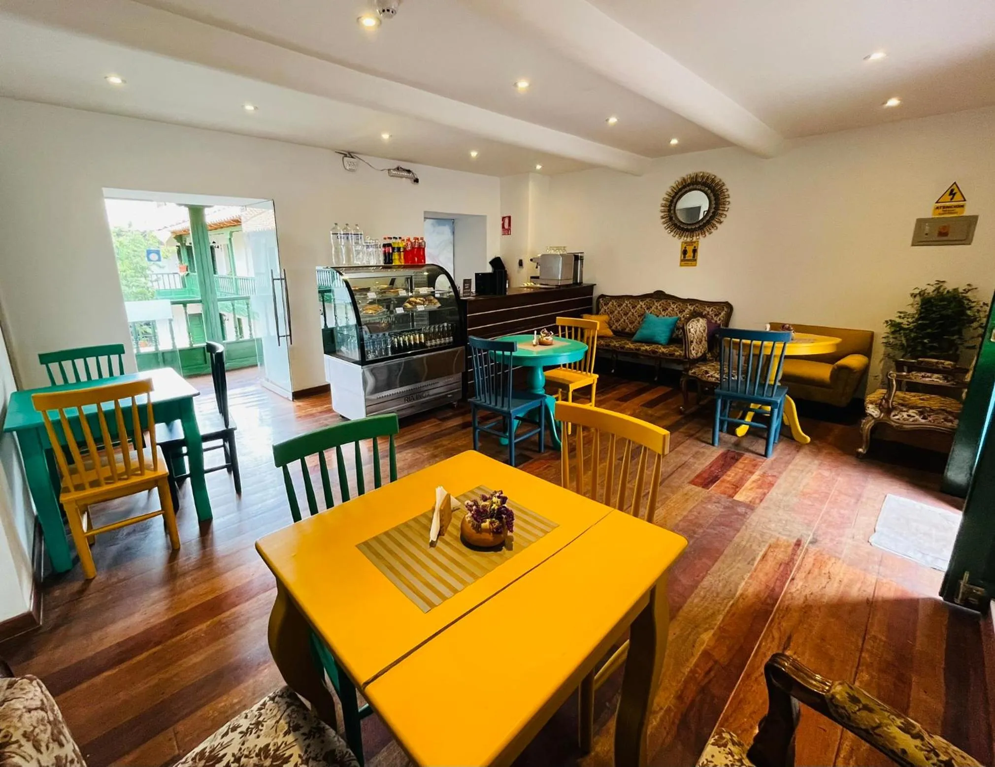 Restaurant/places to eat in Usgar San Pedro Boutique