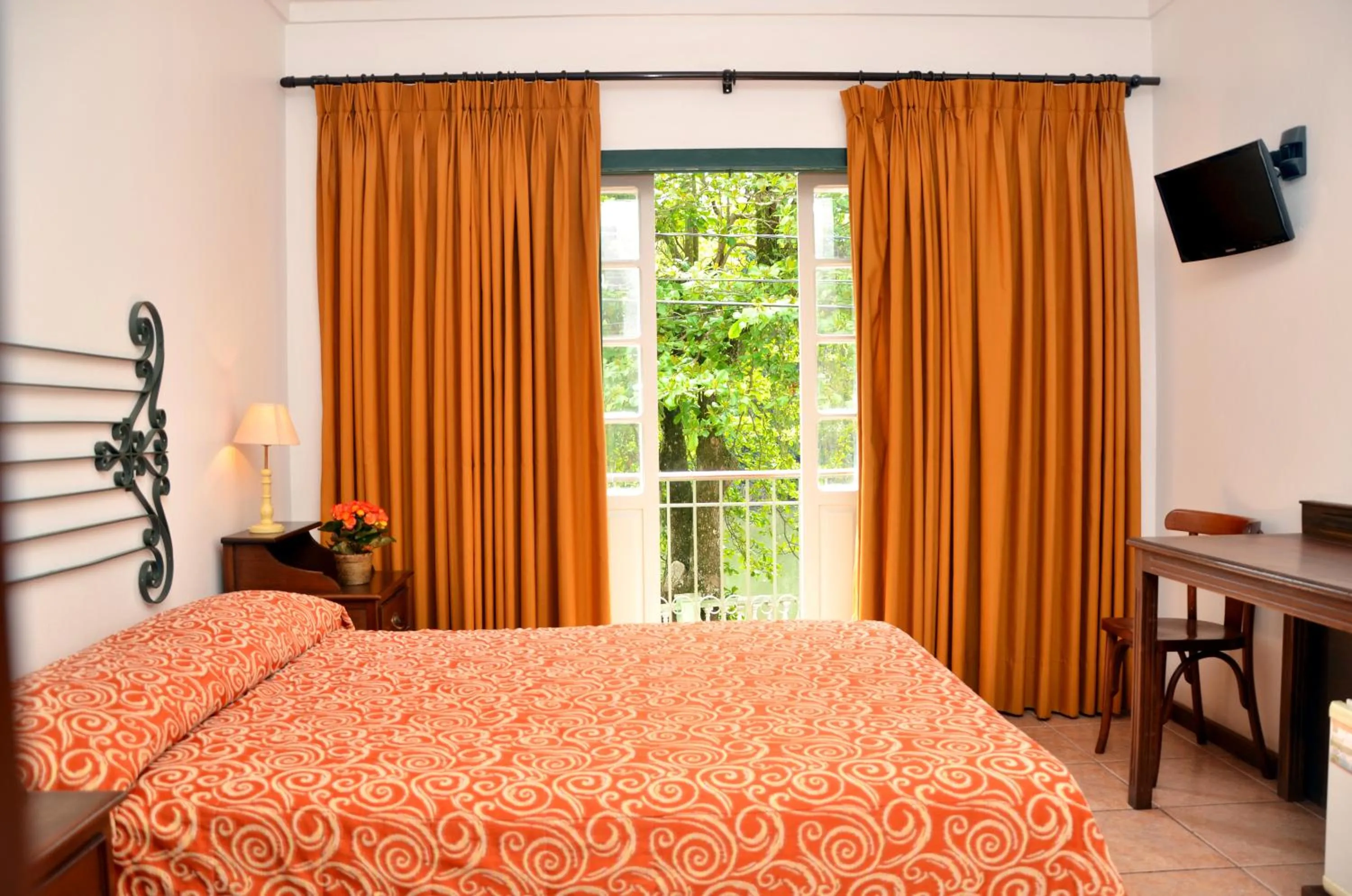 Photo of the whole room, Bed in Casa do Manequinho Hotel e Restaurante
