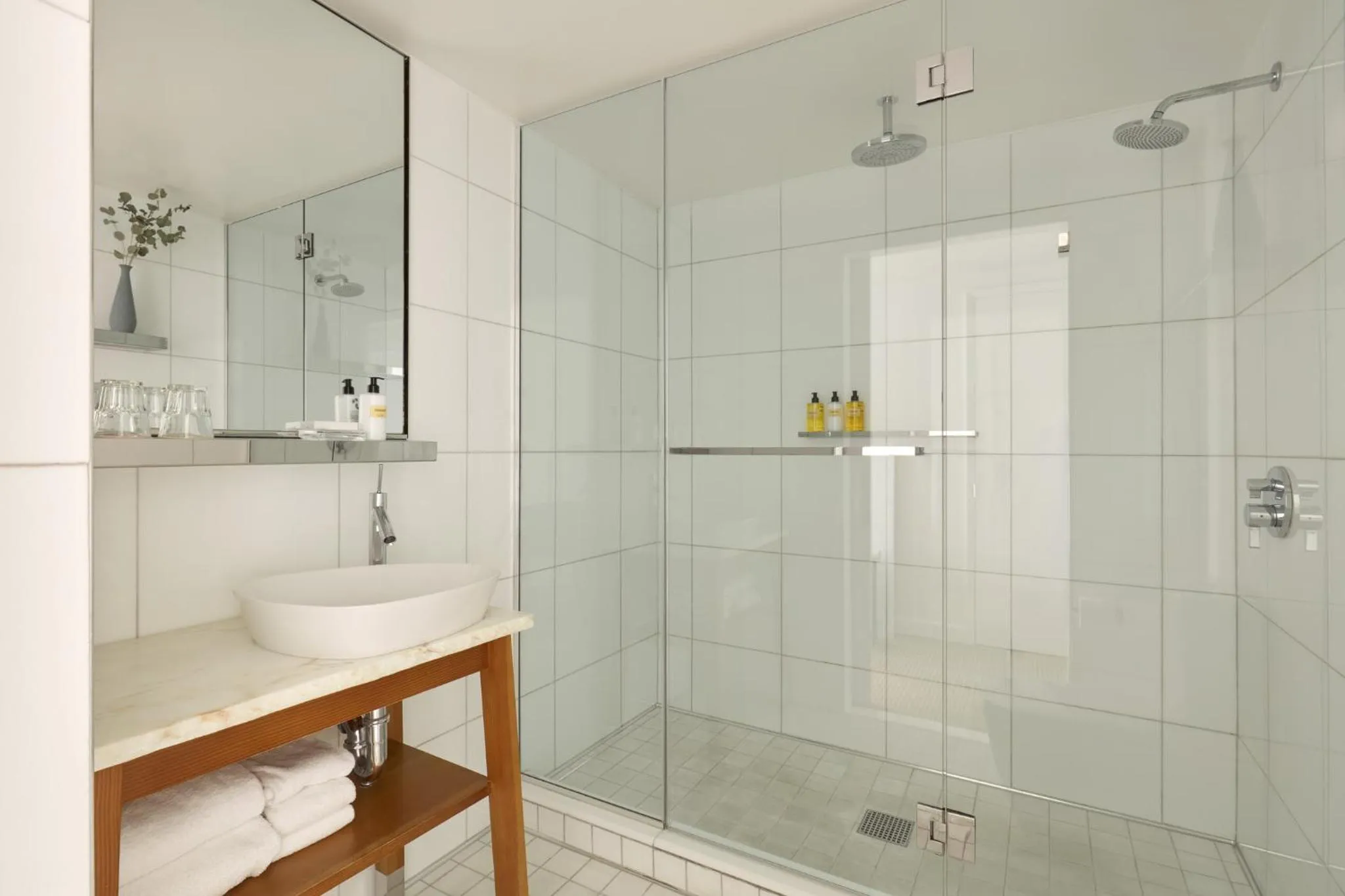 Bathroom in Hotel Park Ave NYC