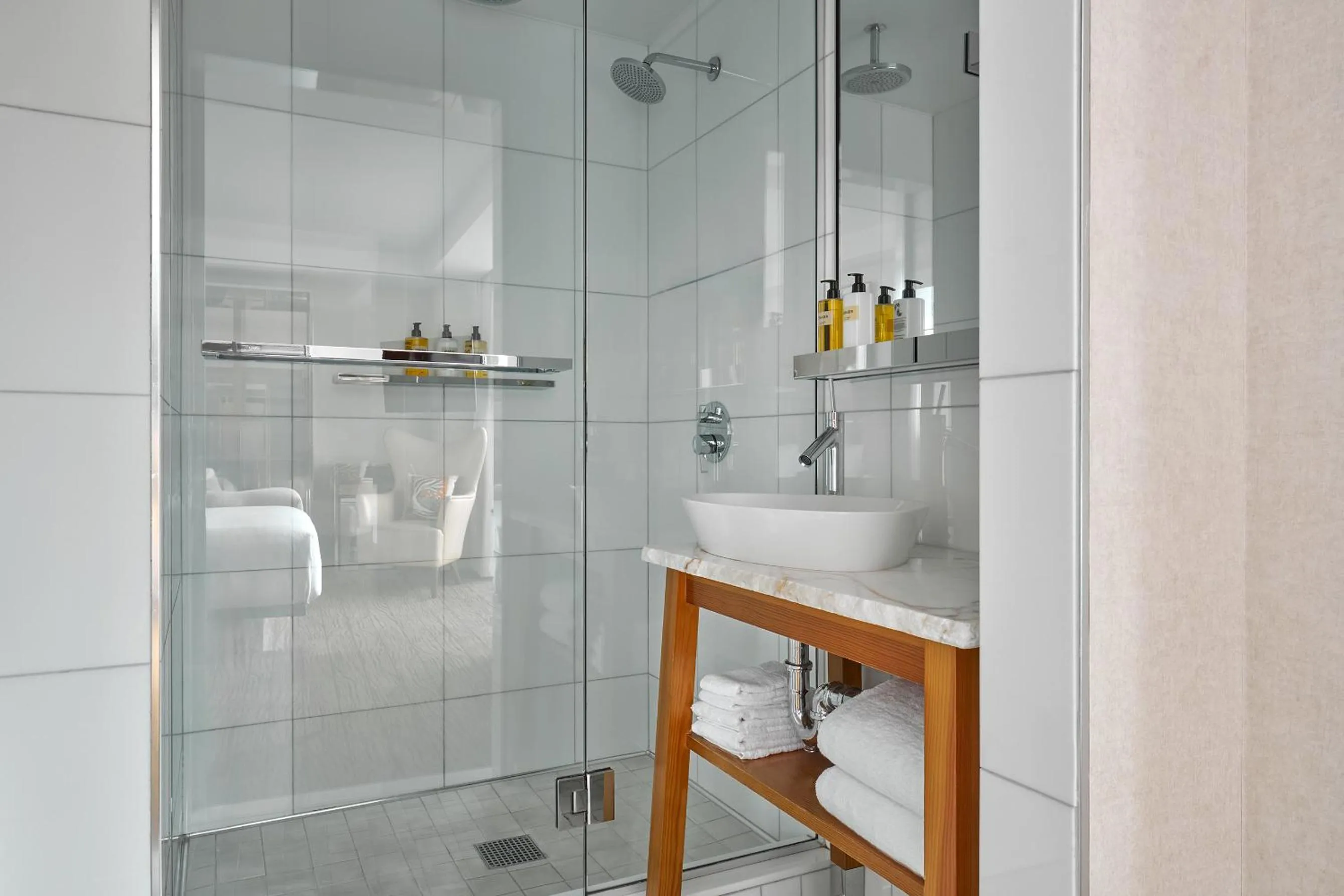 Bathroom in Hotel Park Ave NYC