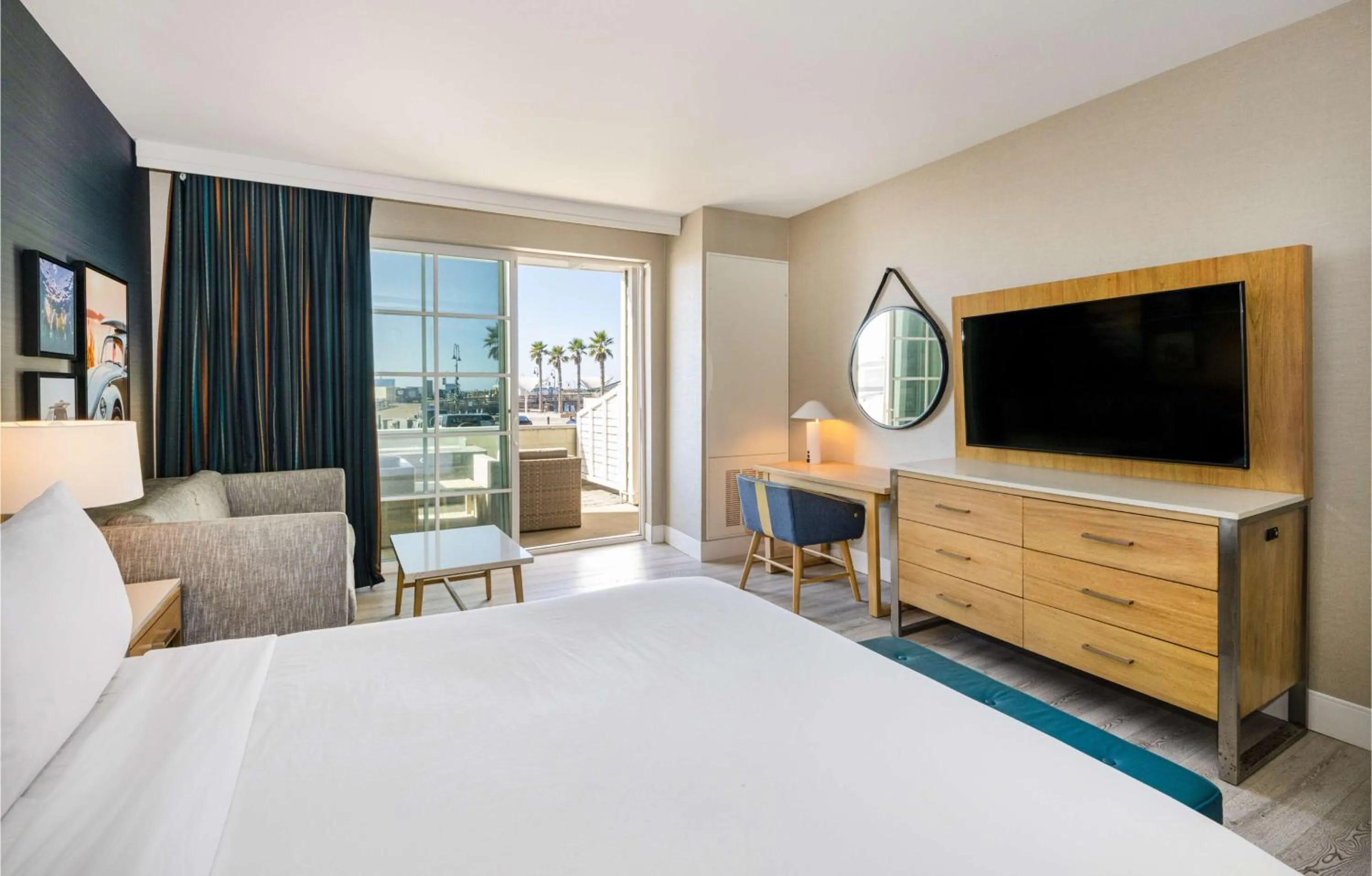 Bedroom, Bed in Inn at the Pier Pismo Beach, Curio Collection by Hilton