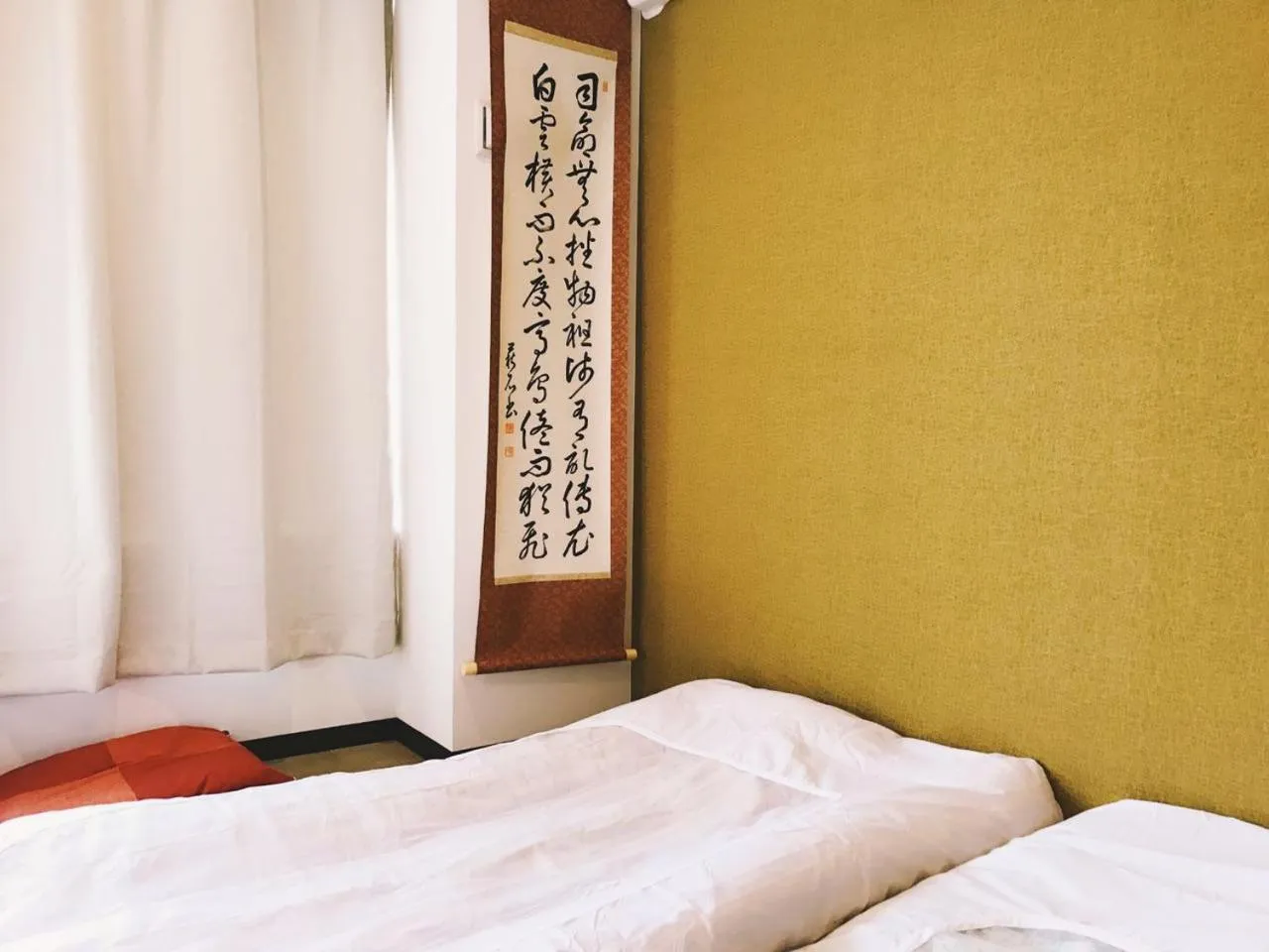 Photo of the whole room, Bed in Saikou