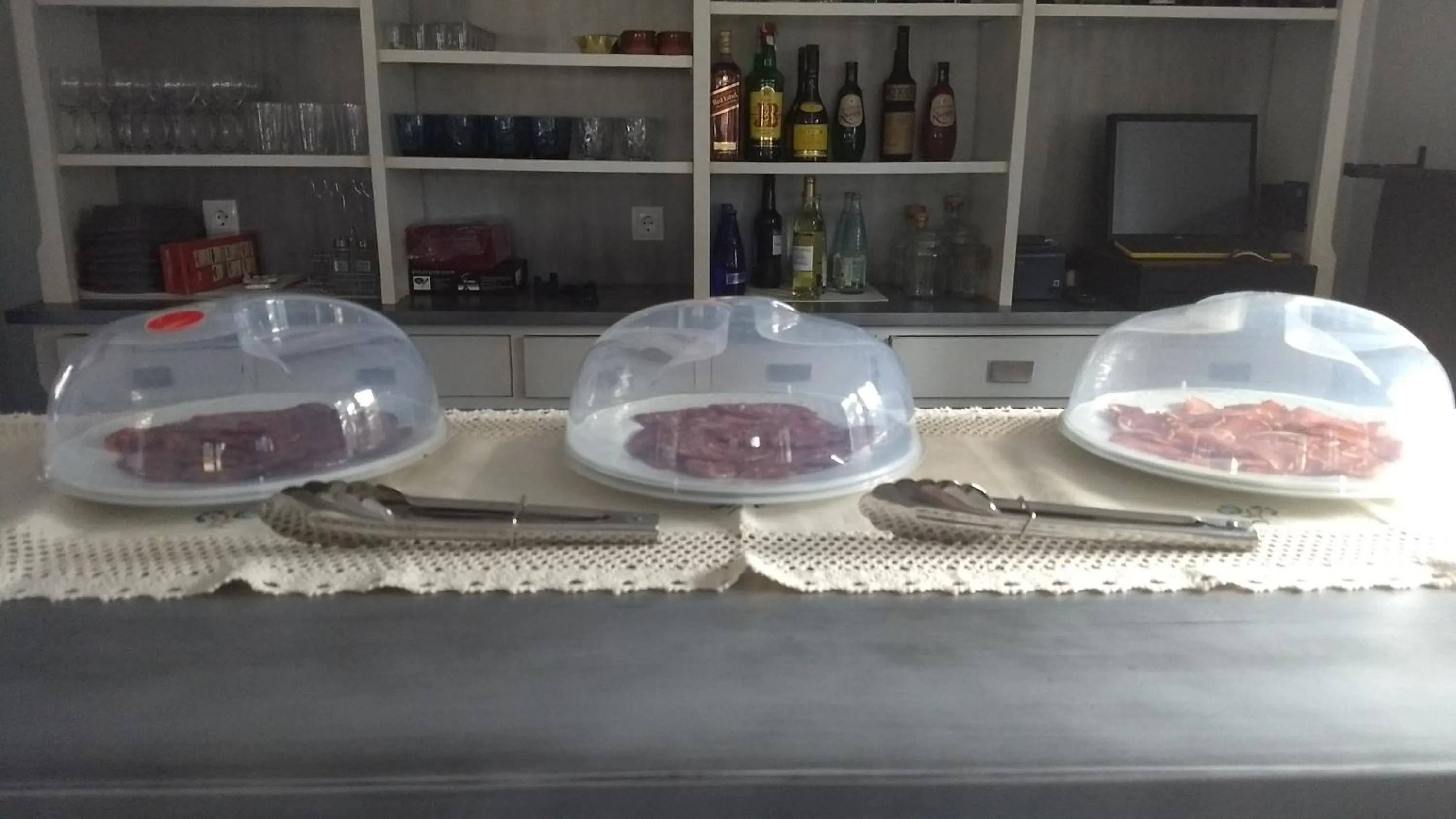 Buffet breakfast in Hotel Rural El Nido de Pinares