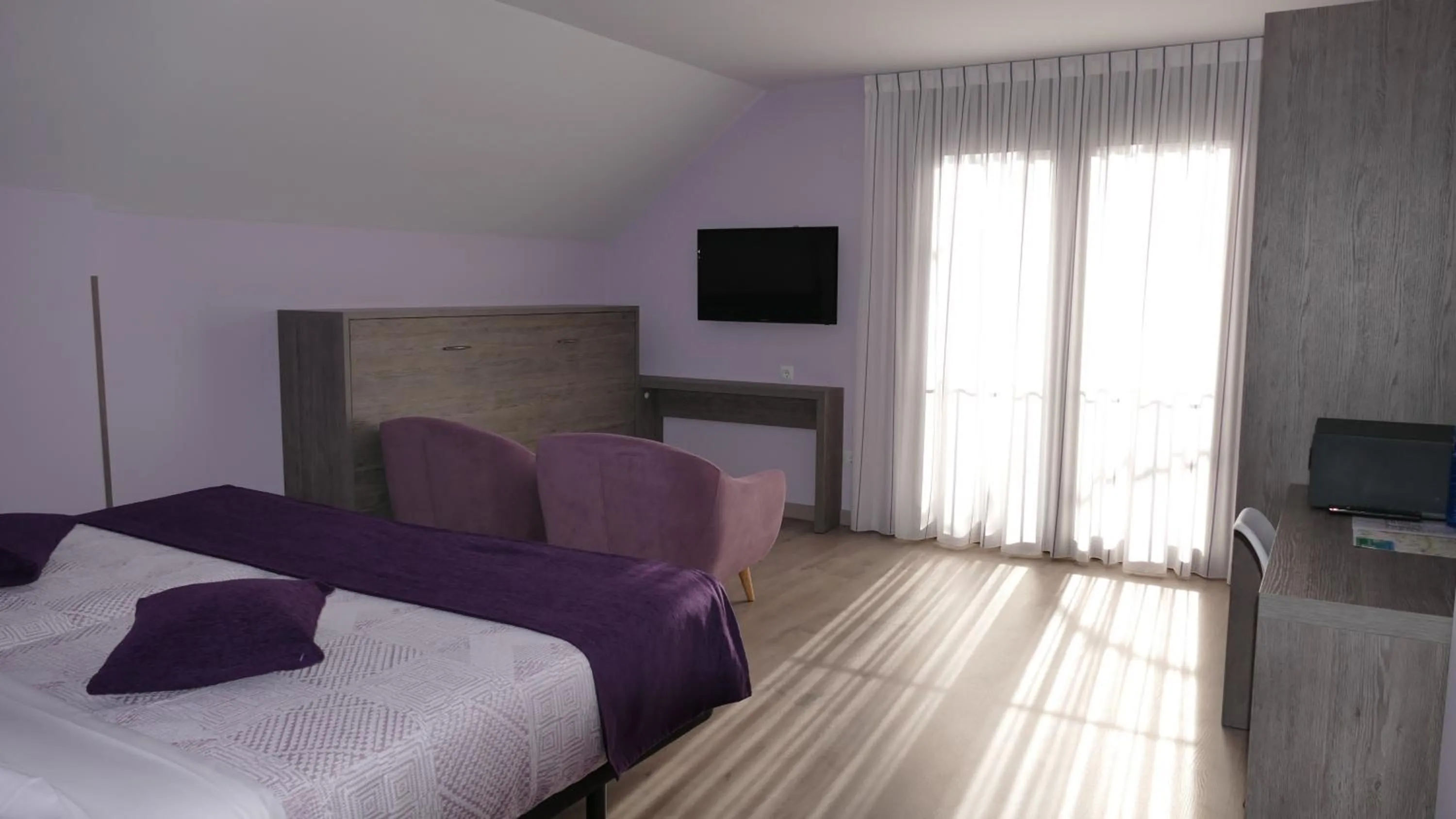 Photo of the whole room, Bed in Hotel Rural El Nido de Pinares