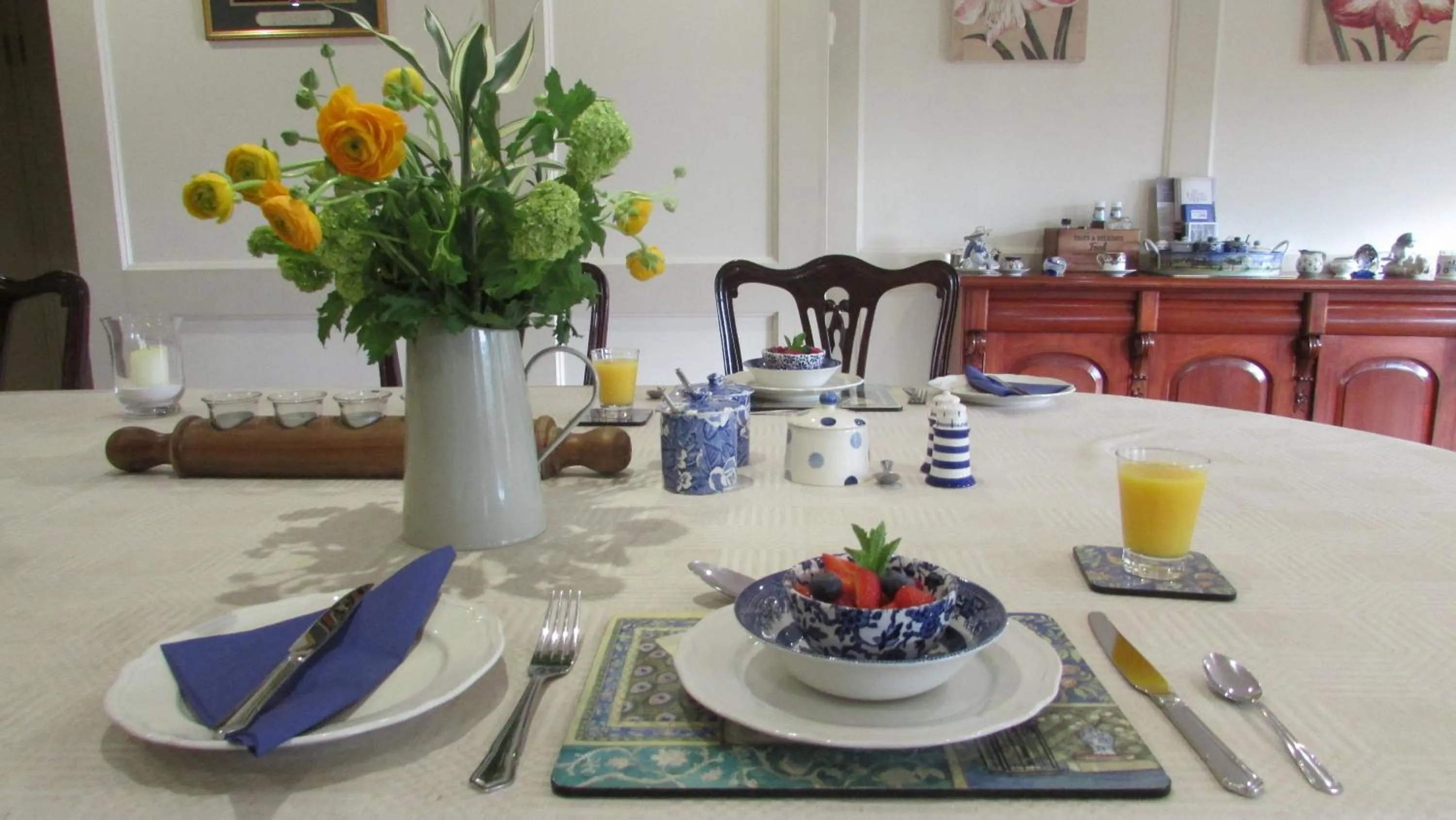 Breakfast in Mill House