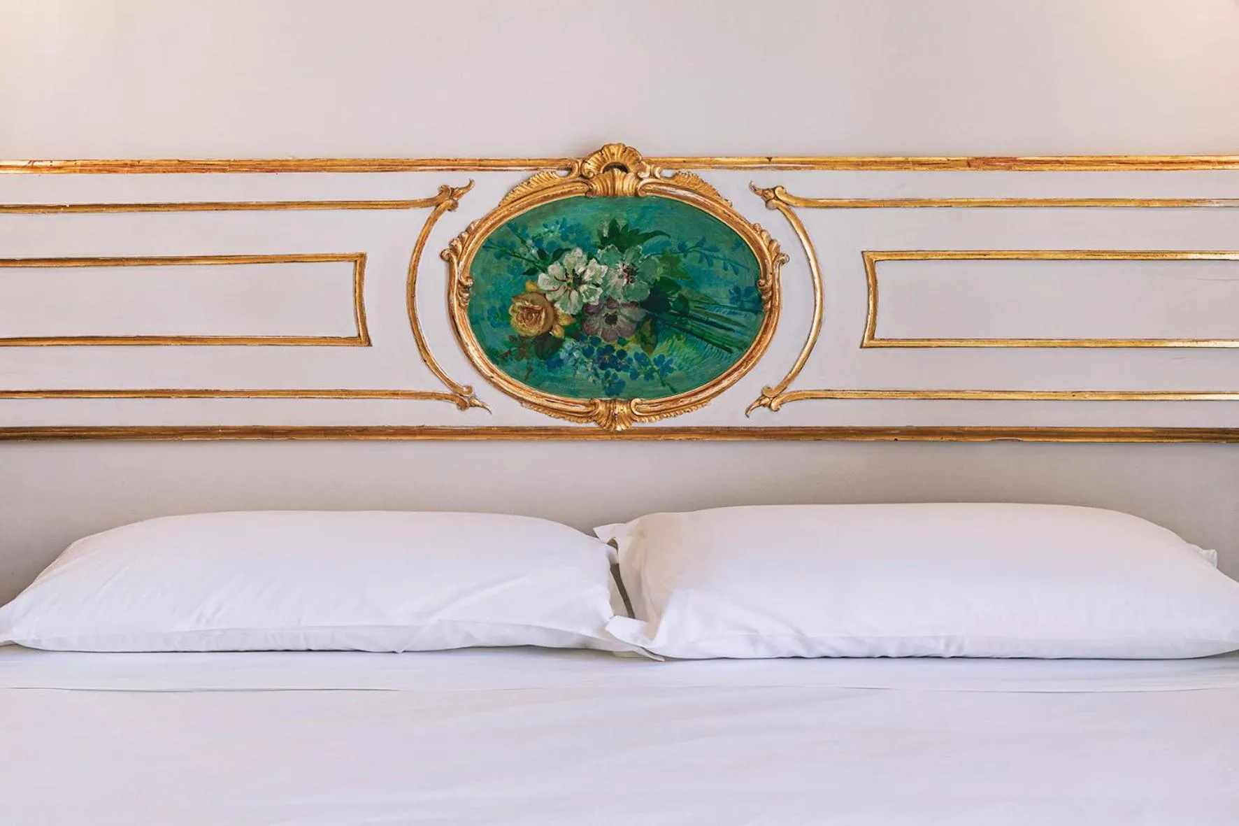Decorative detail, Bed in La Smorfia