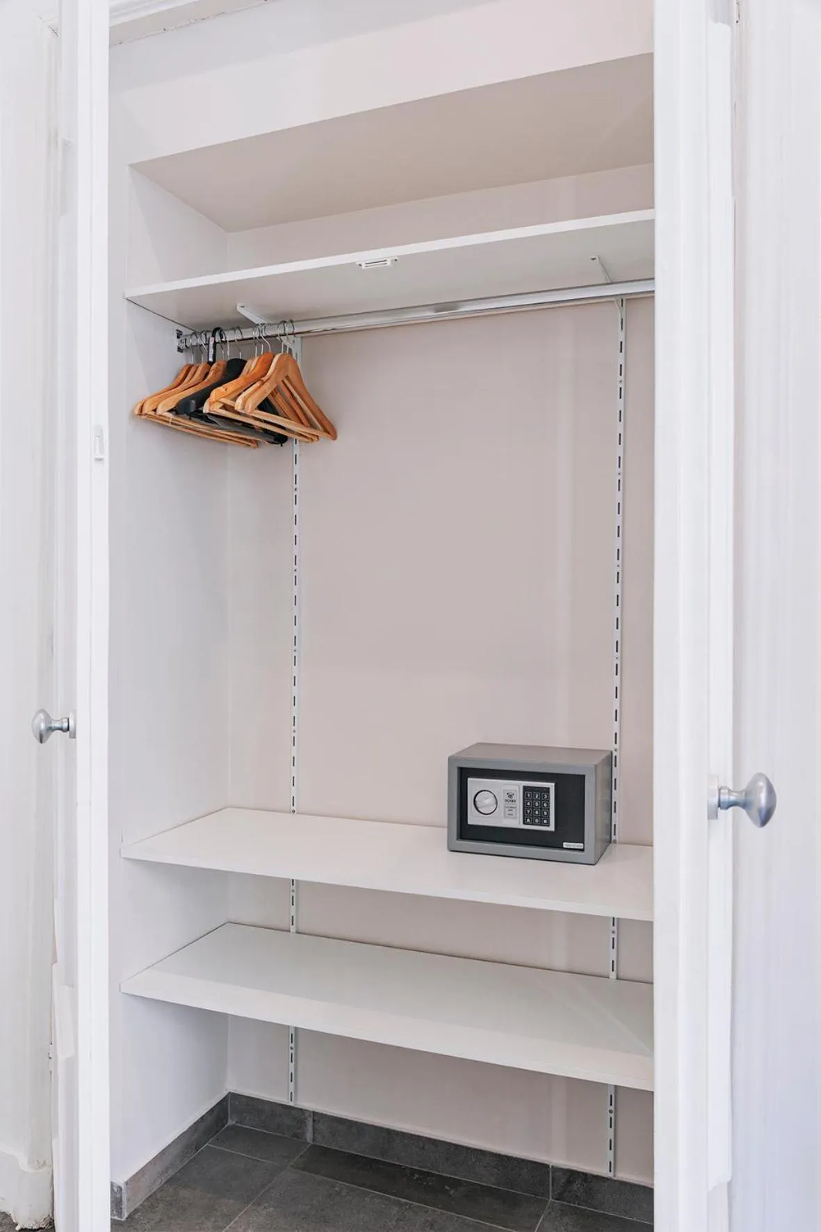 wardrobe in La Smorfia