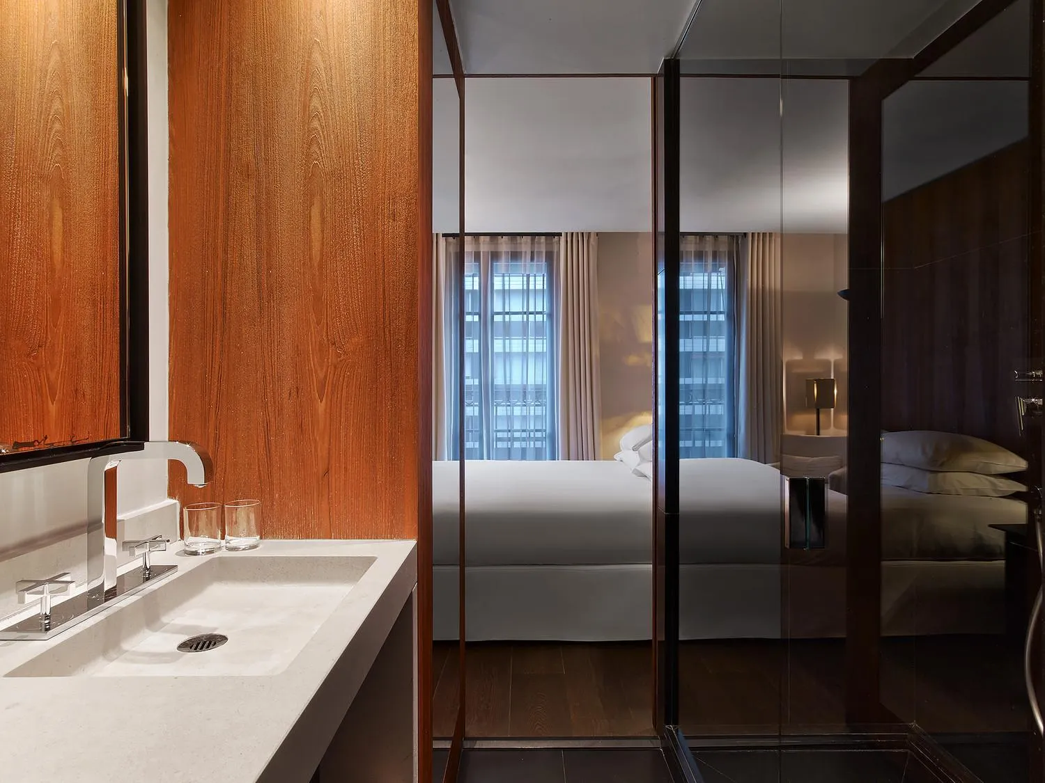 Shower, Bed in Le Metropolitan, Paris Tour Eiffel, a Tribute Portfolio Hotel