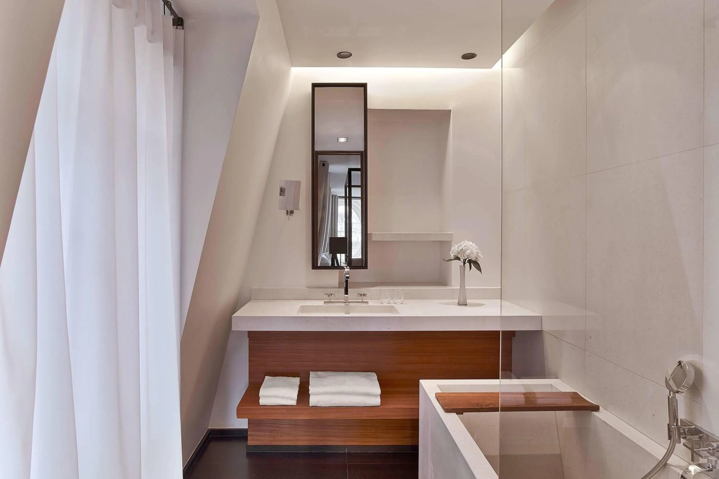 Photo of the whole room in Le Metropolitan, Paris Tour Eiffel, a Tribute Portfolio Hotel