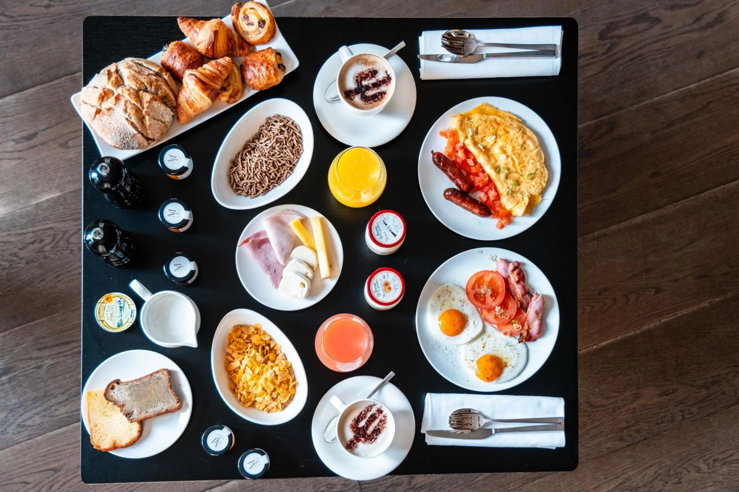 Breakfast in Le Metropolitan, Paris Tour Eiffel, a Tribute Portfolio Hotel