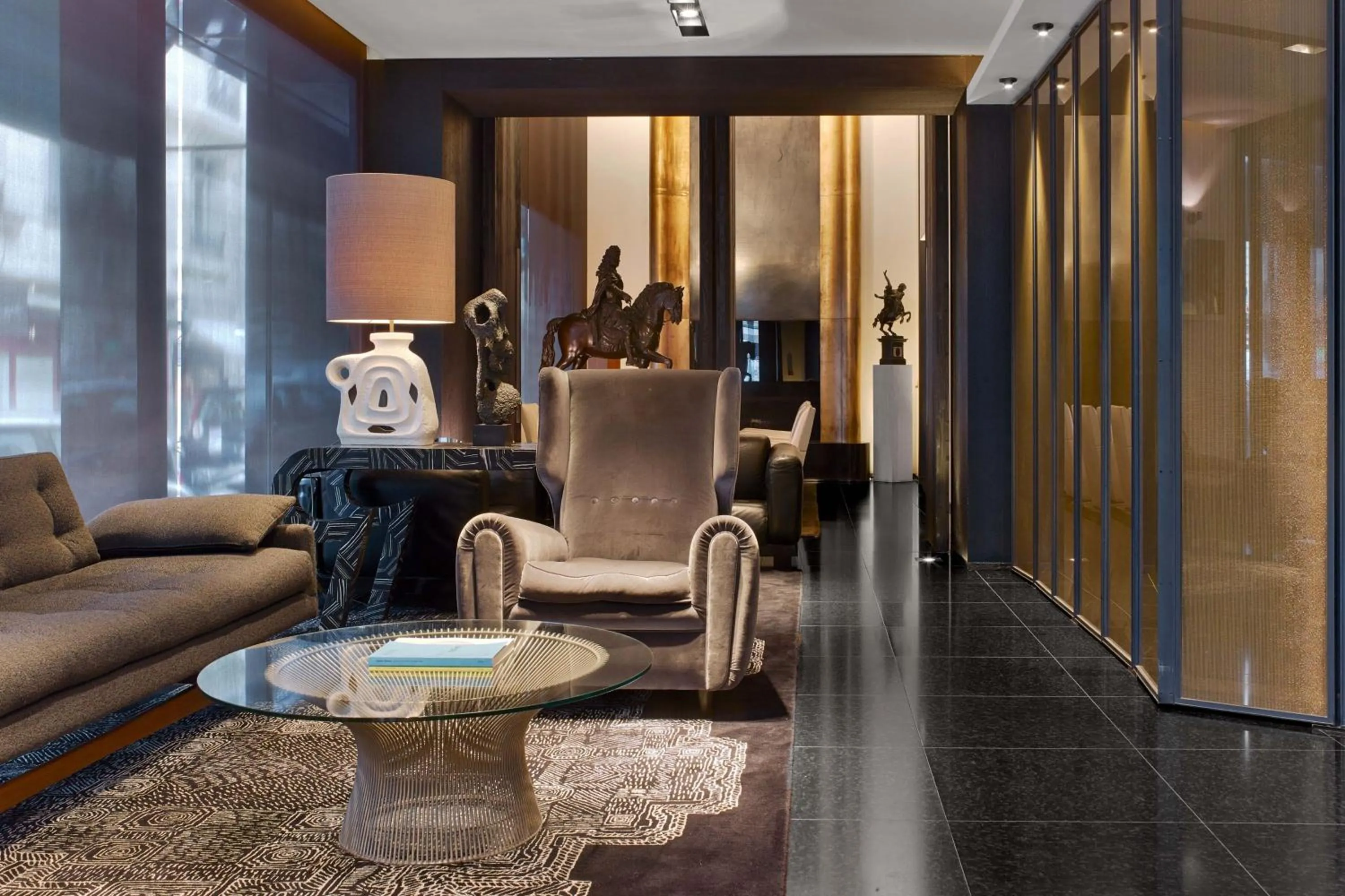 Lobby or reception in Le Metropolitan, Paris Tour Eiffel, a Tribute Portfolio Hotel