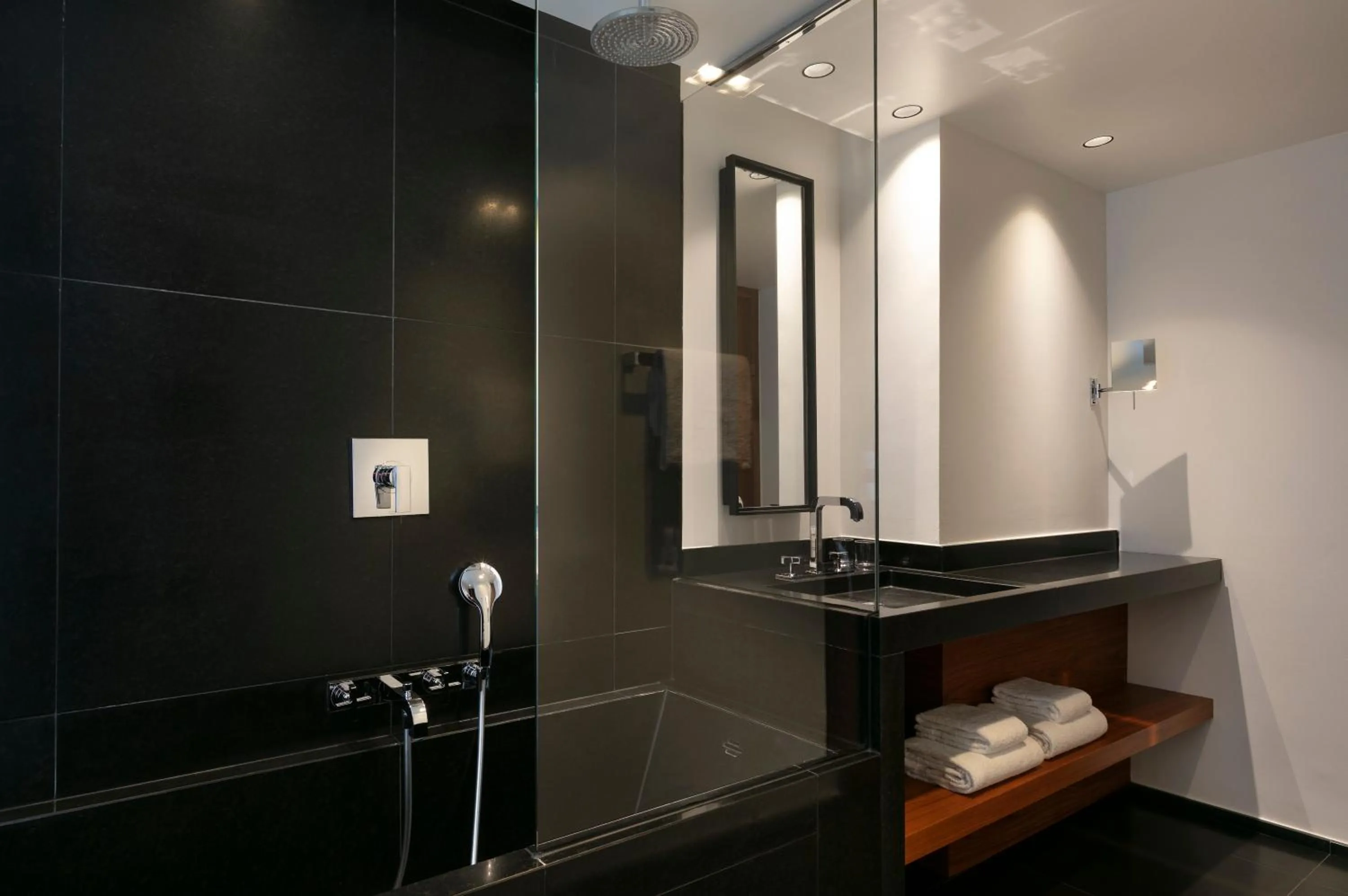 Shower in Le Metropolitan, Paris Tour Eiffel, a Tribute Portfolio Hotel