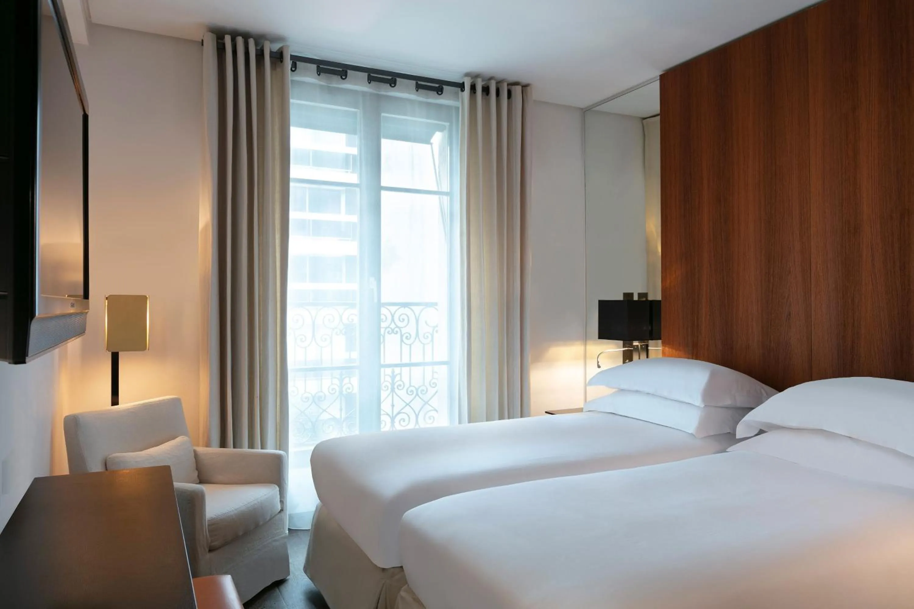 Photo of the whole room, Bed in Le Metropolitan, Paris Tour Eiffel, a Tribute Portfolio Hotel