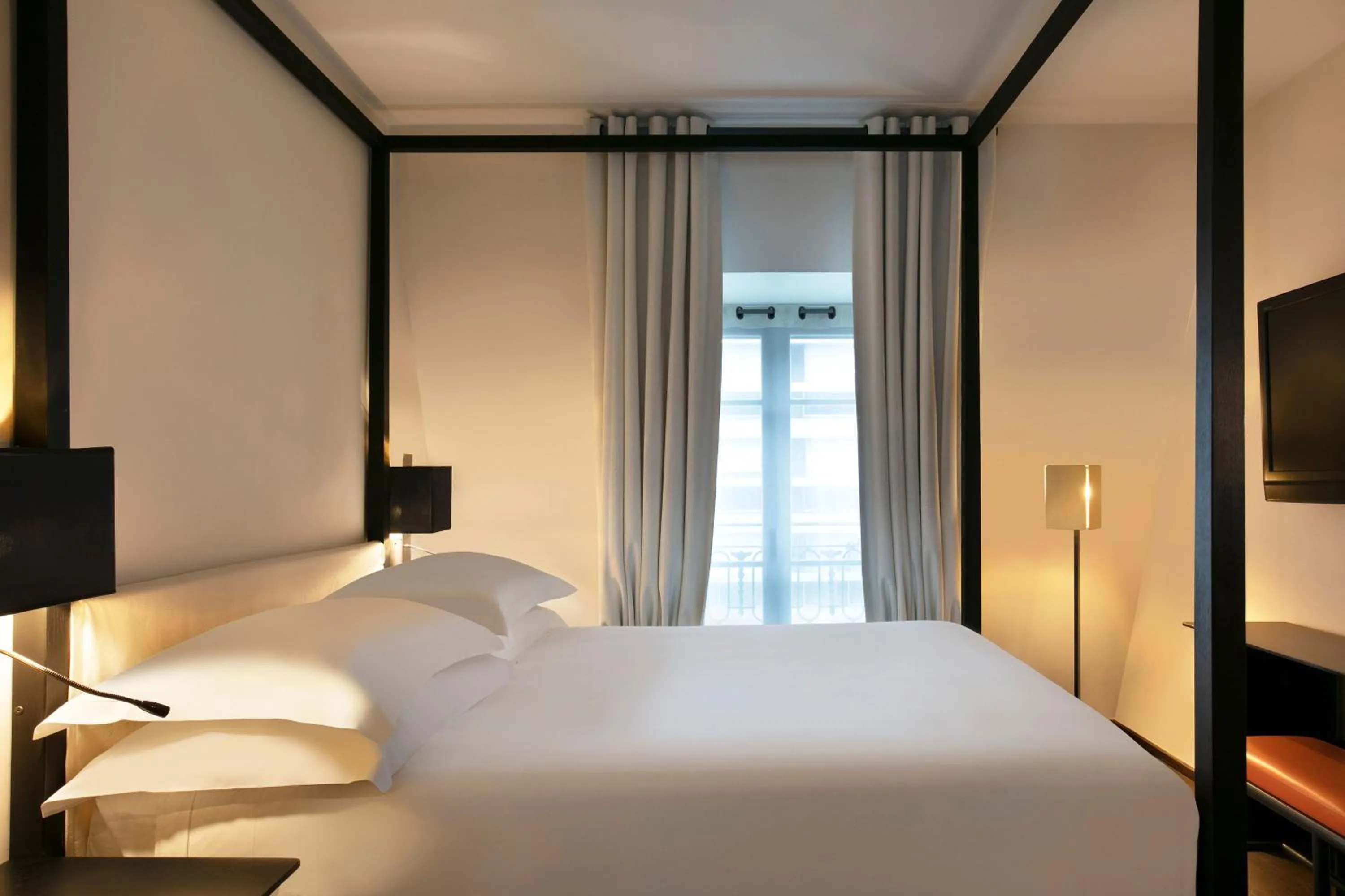 Photo of the whole room, Bed in Le Metropolitan, Paris Tour Eiffel, a Tribute Portfolio Hotel