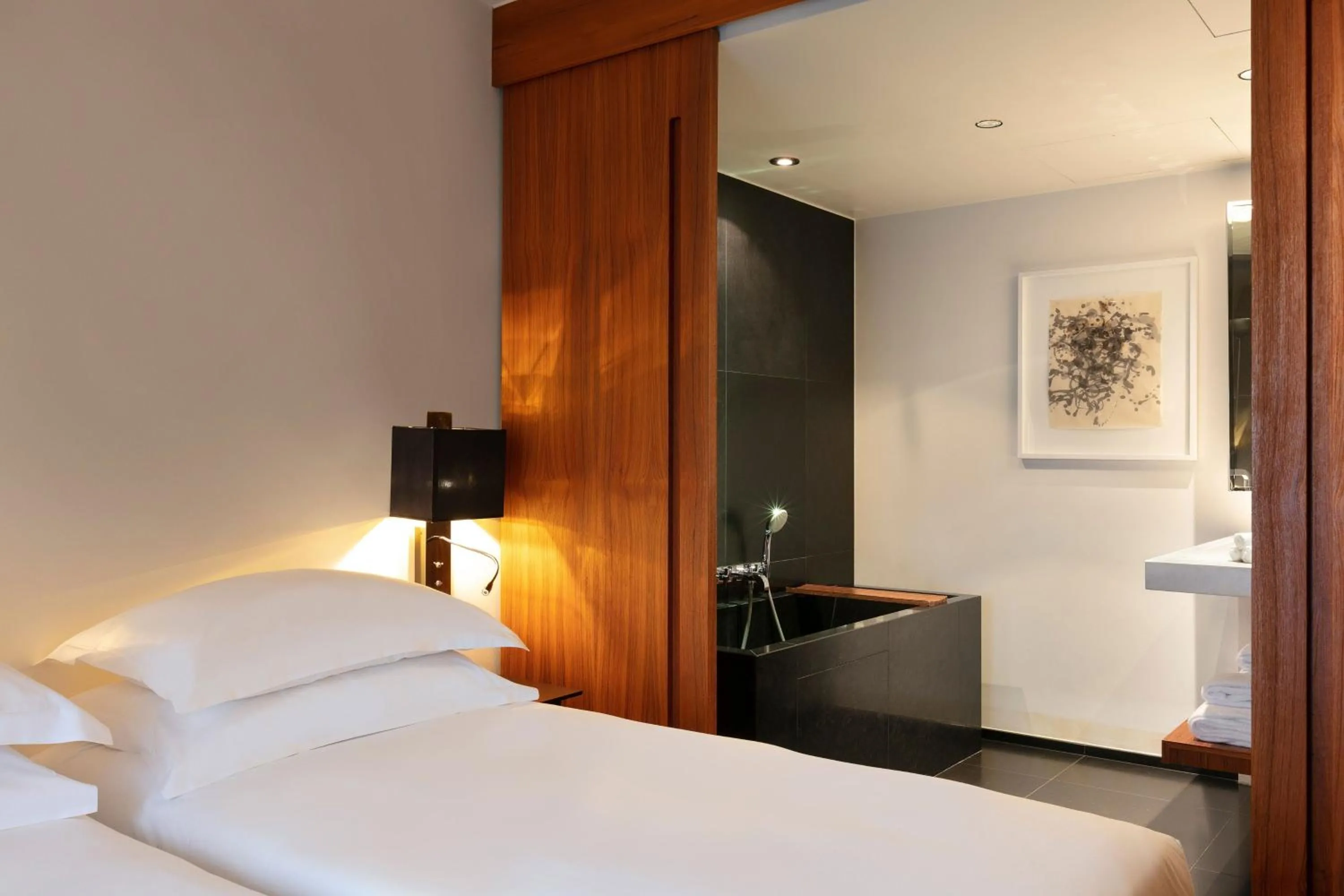 Photo of the whole room, Bed in Le Metropolitan, Paris Tour Eiffel, a Tribute Portfolio Hotel