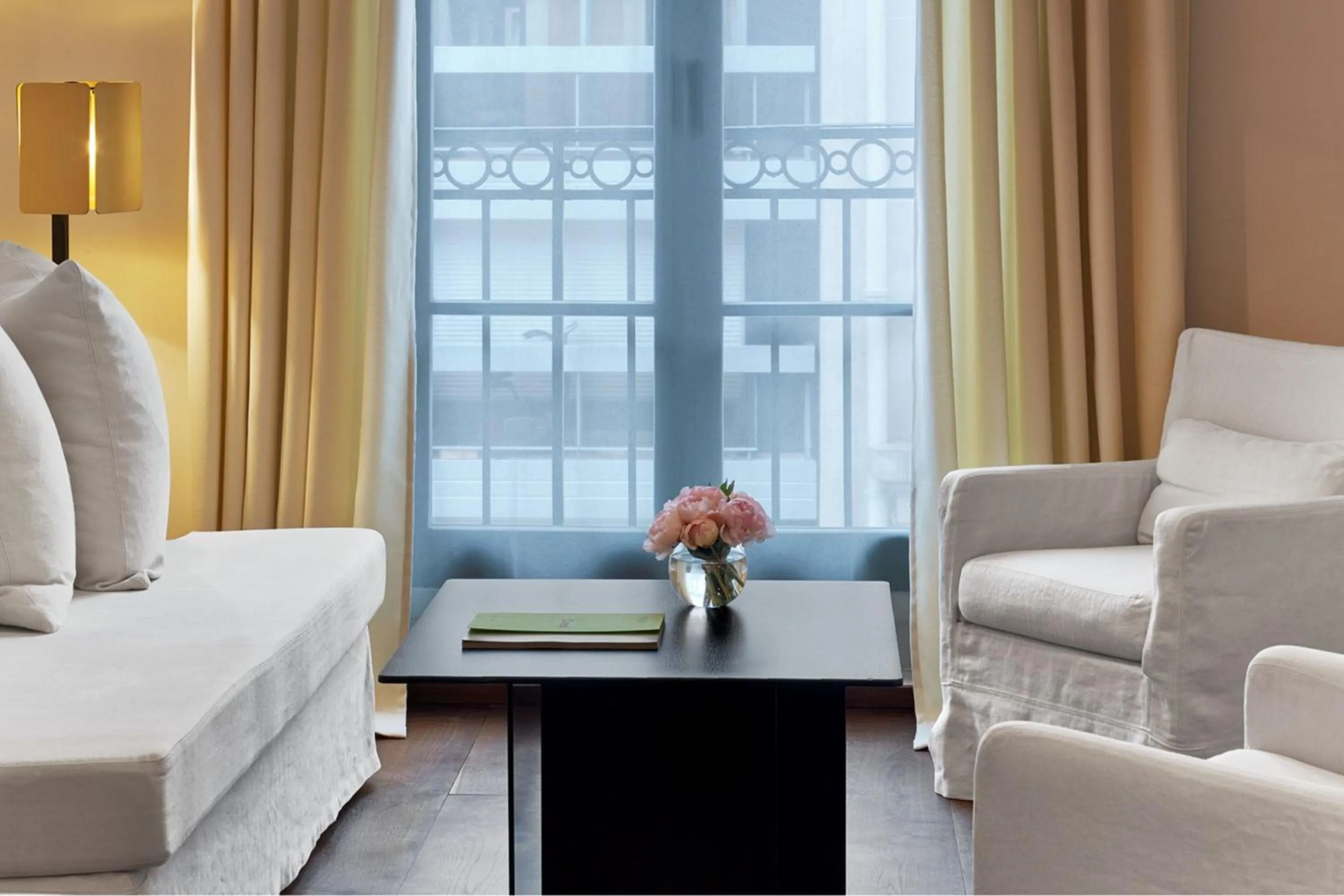 Photo of the whole room in Le Metropolitan, Paris Tour Eiffel, a Tribute Portfolio Hotel