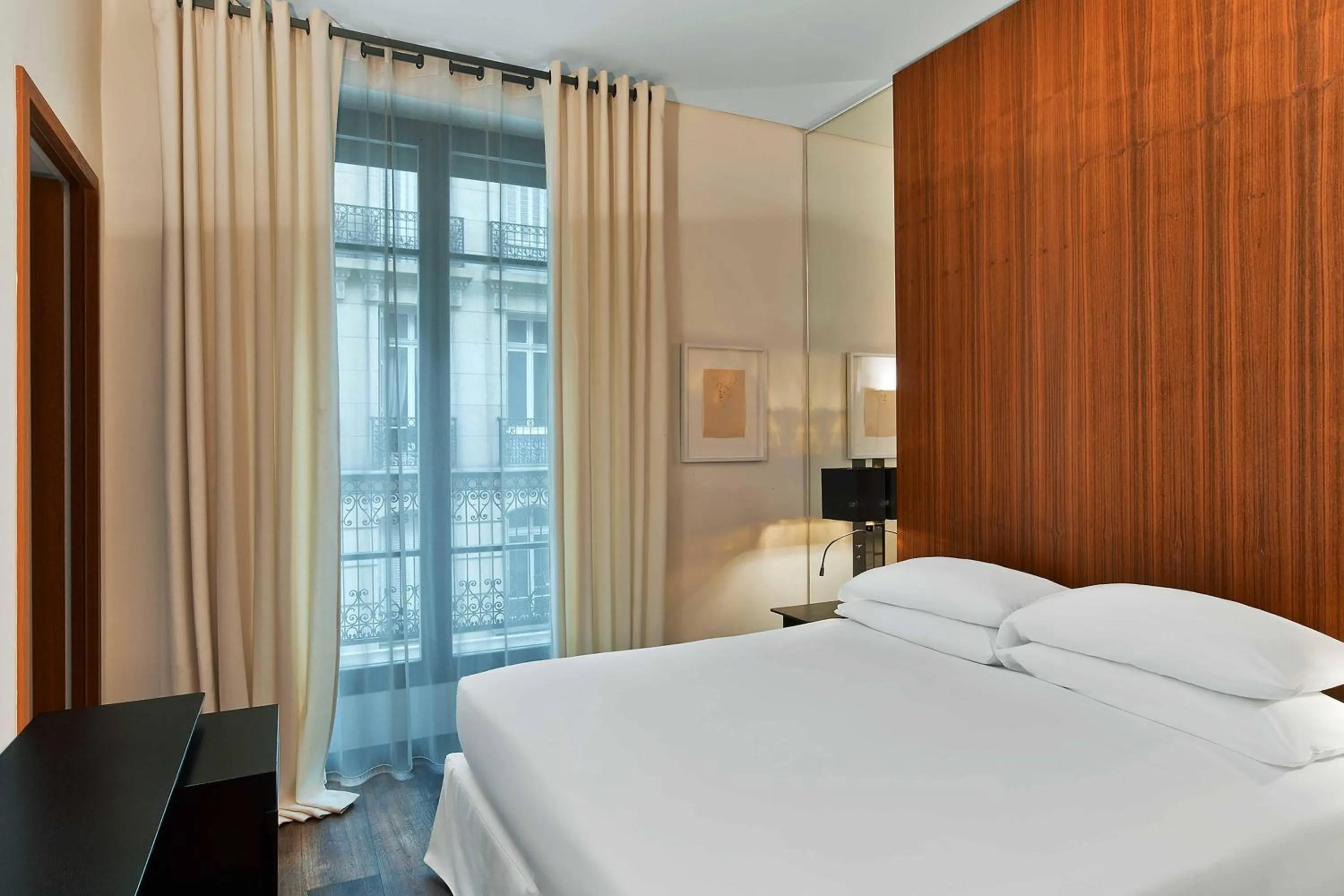 Photo of the whole room, Bed in Le Metropolitan, Paris Tour Eiffel, a Tribute Portfolio Hotel