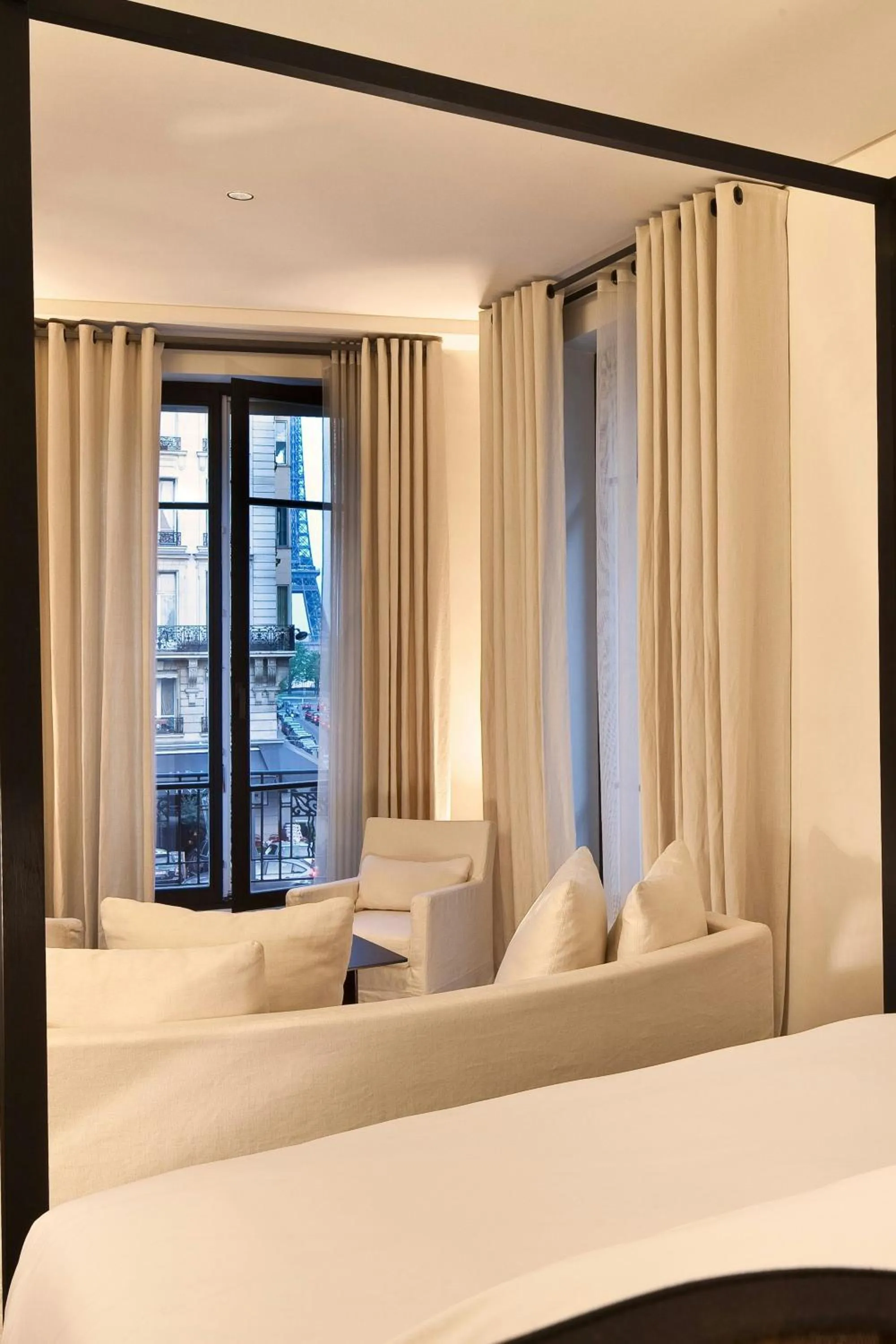 Photo of the whole room, Bed in Le Metropolitan, Paris Tour Eiffel, a Tribute Portfolio Hotel
