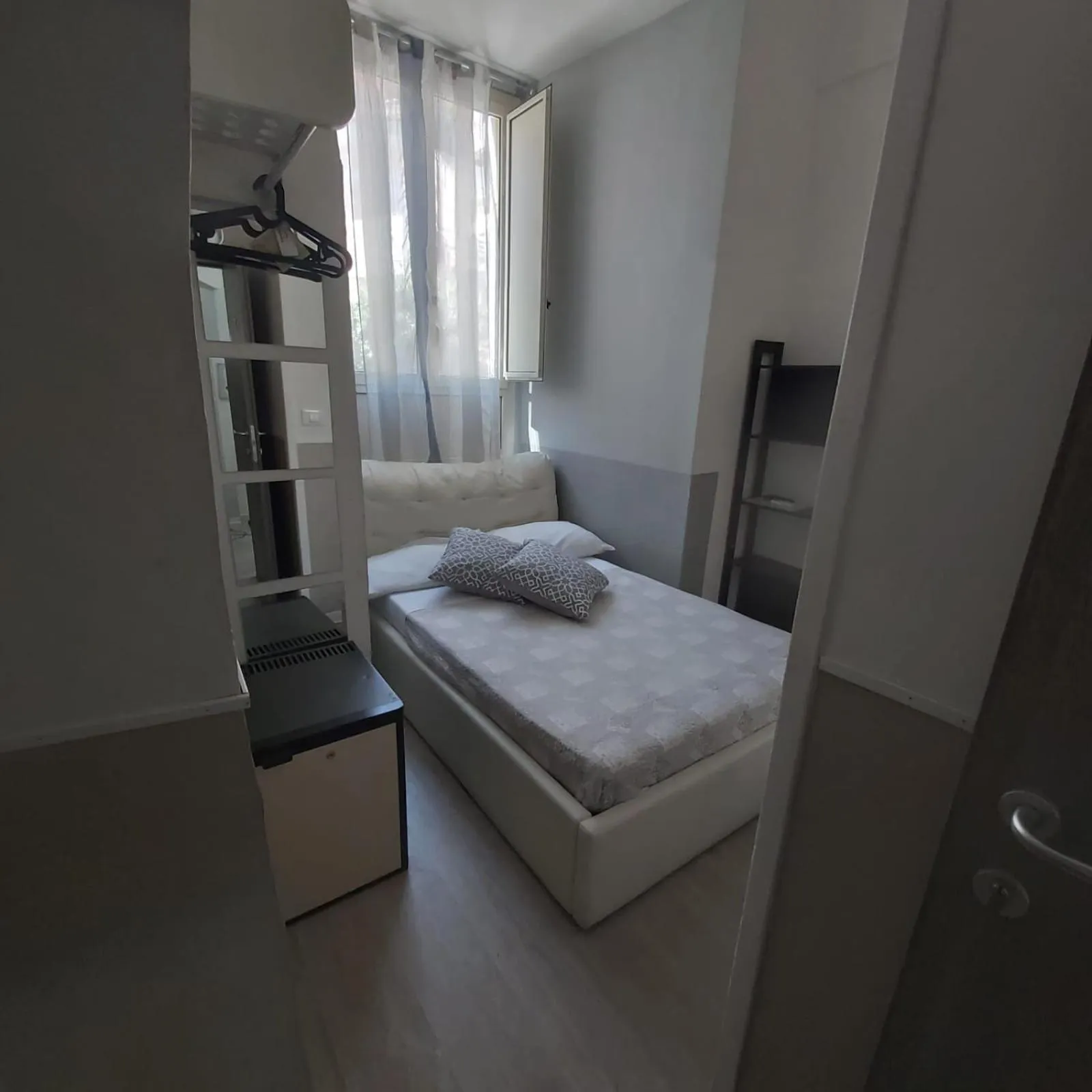 Bed in Almayer Noemi