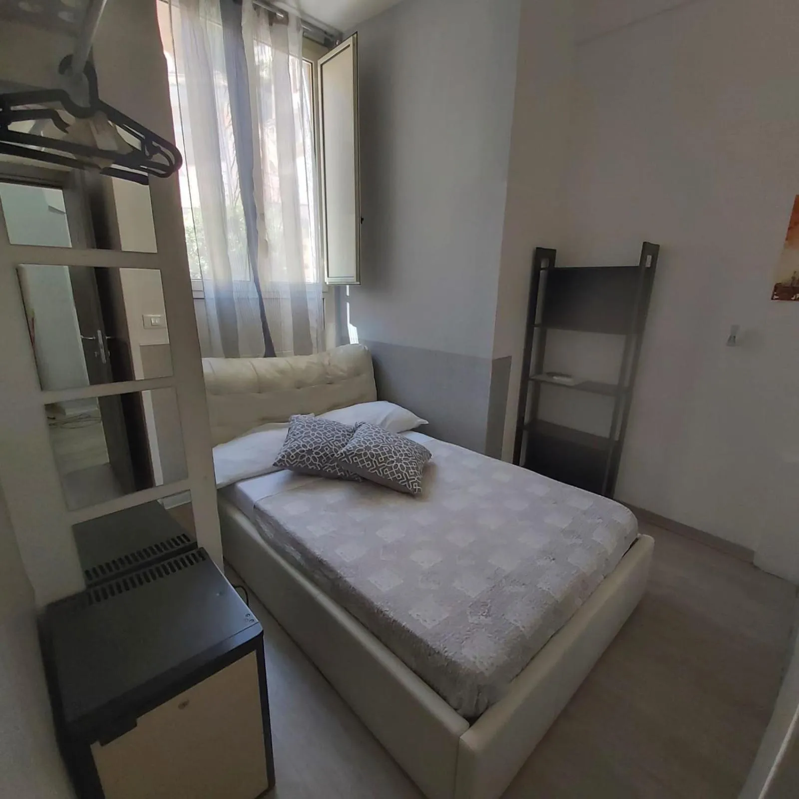 Bed in Almayer Noemi