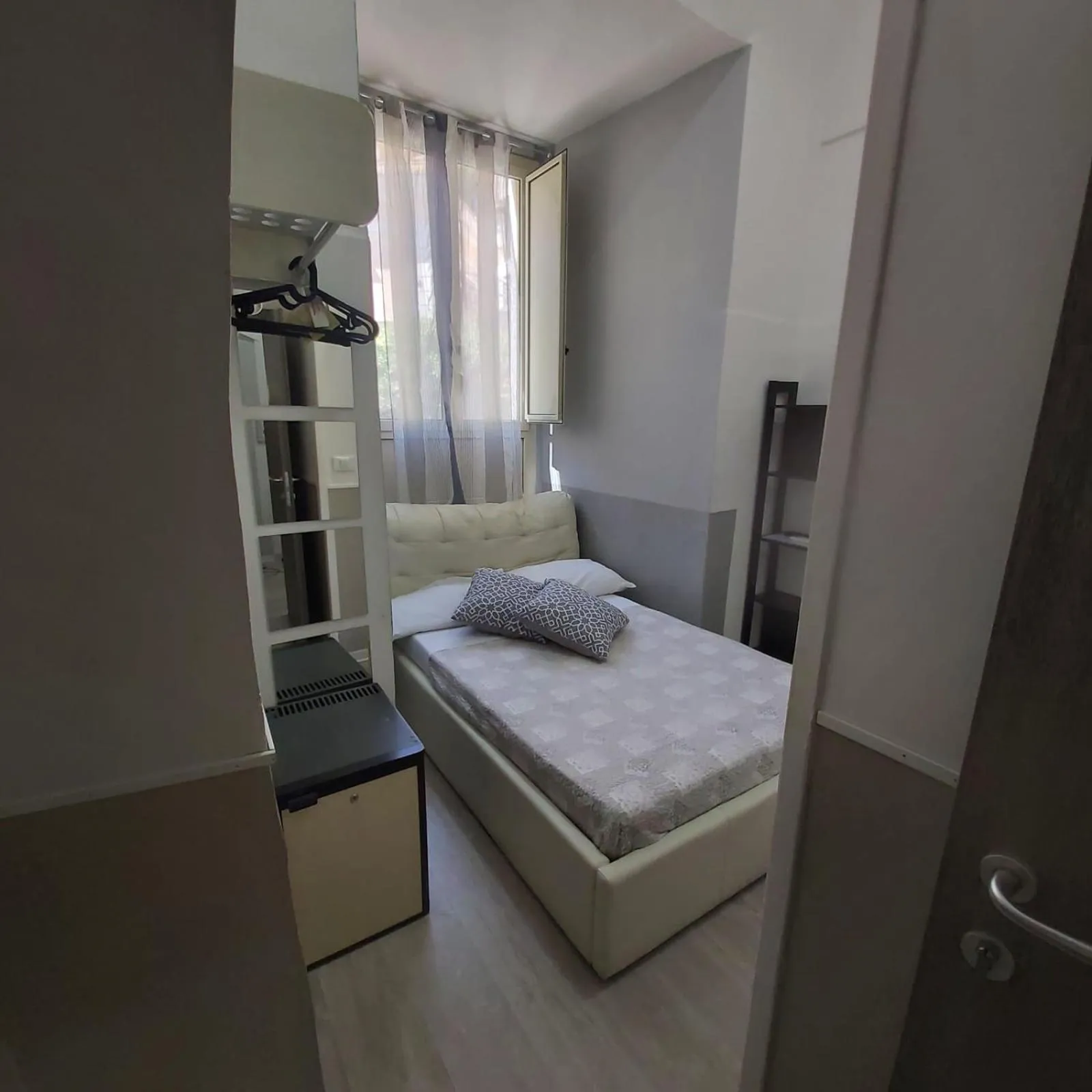 Bed in Almayer Noemi