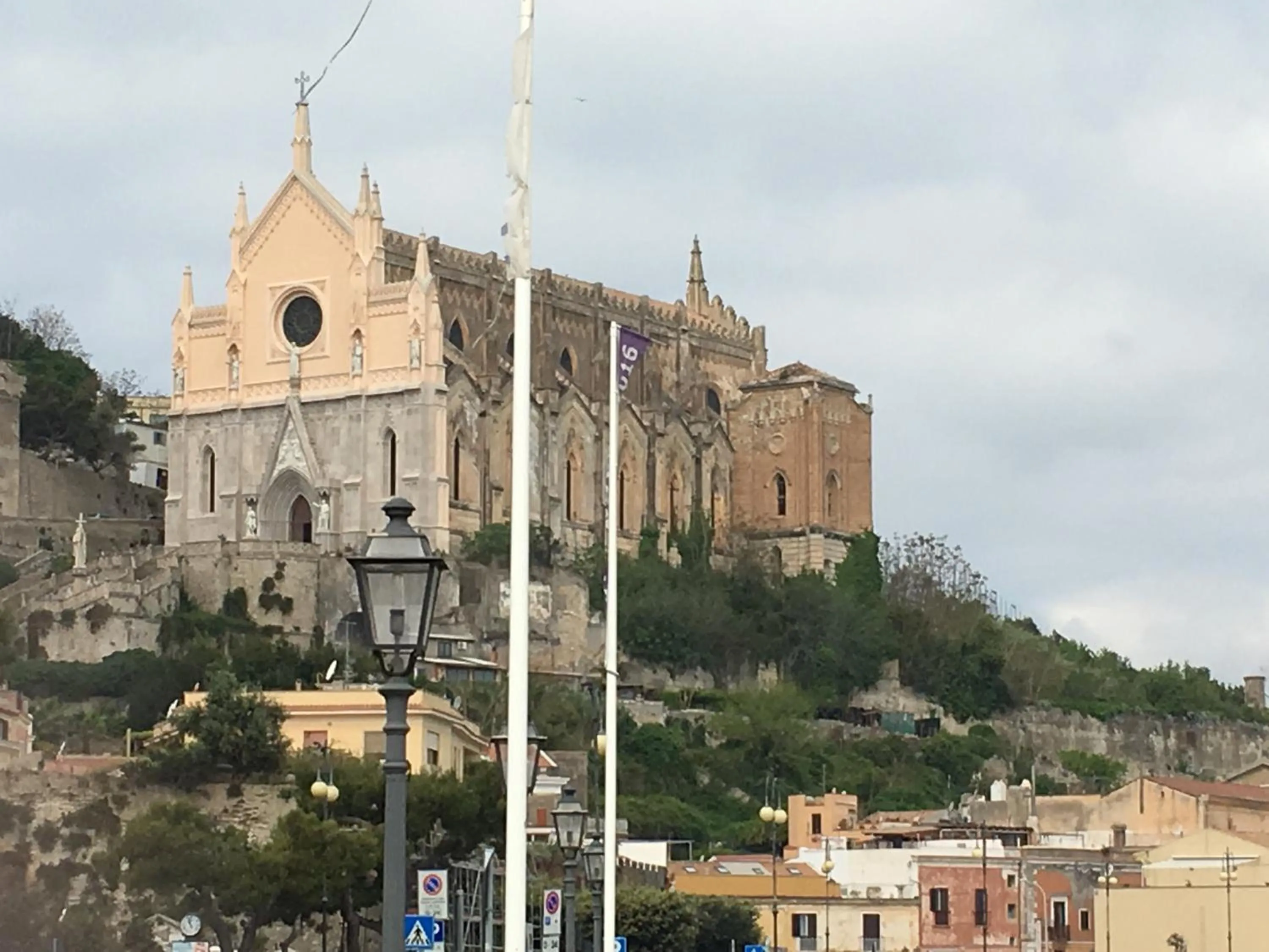 Nearby landmark in Almayer Noemi