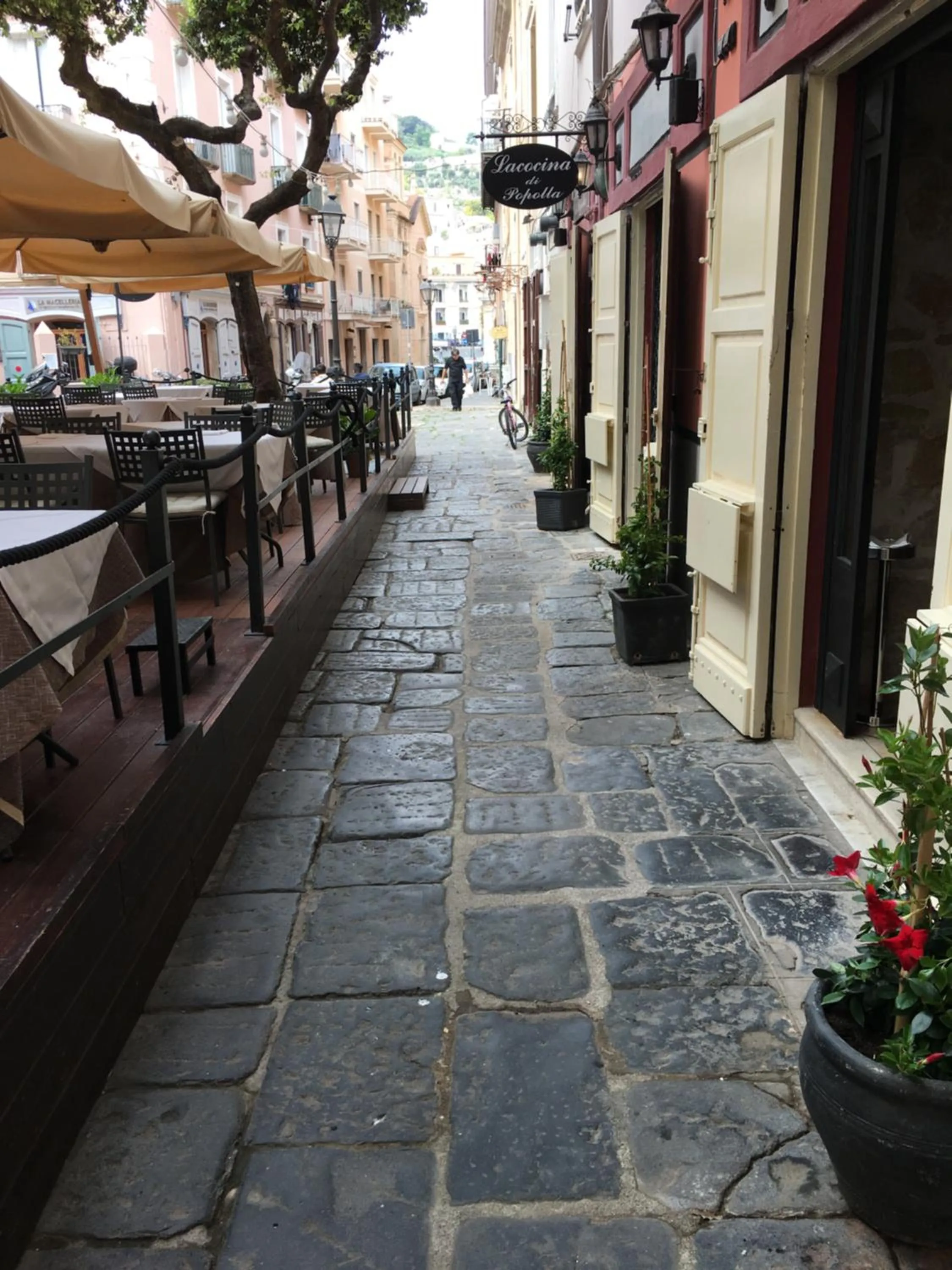 Neighbourhood in Almayer Noemi