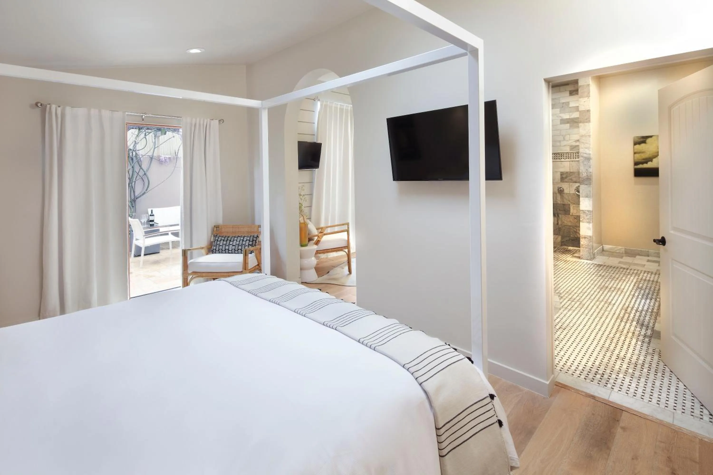 TV and multimedia, Bed in Rockhouse Suites