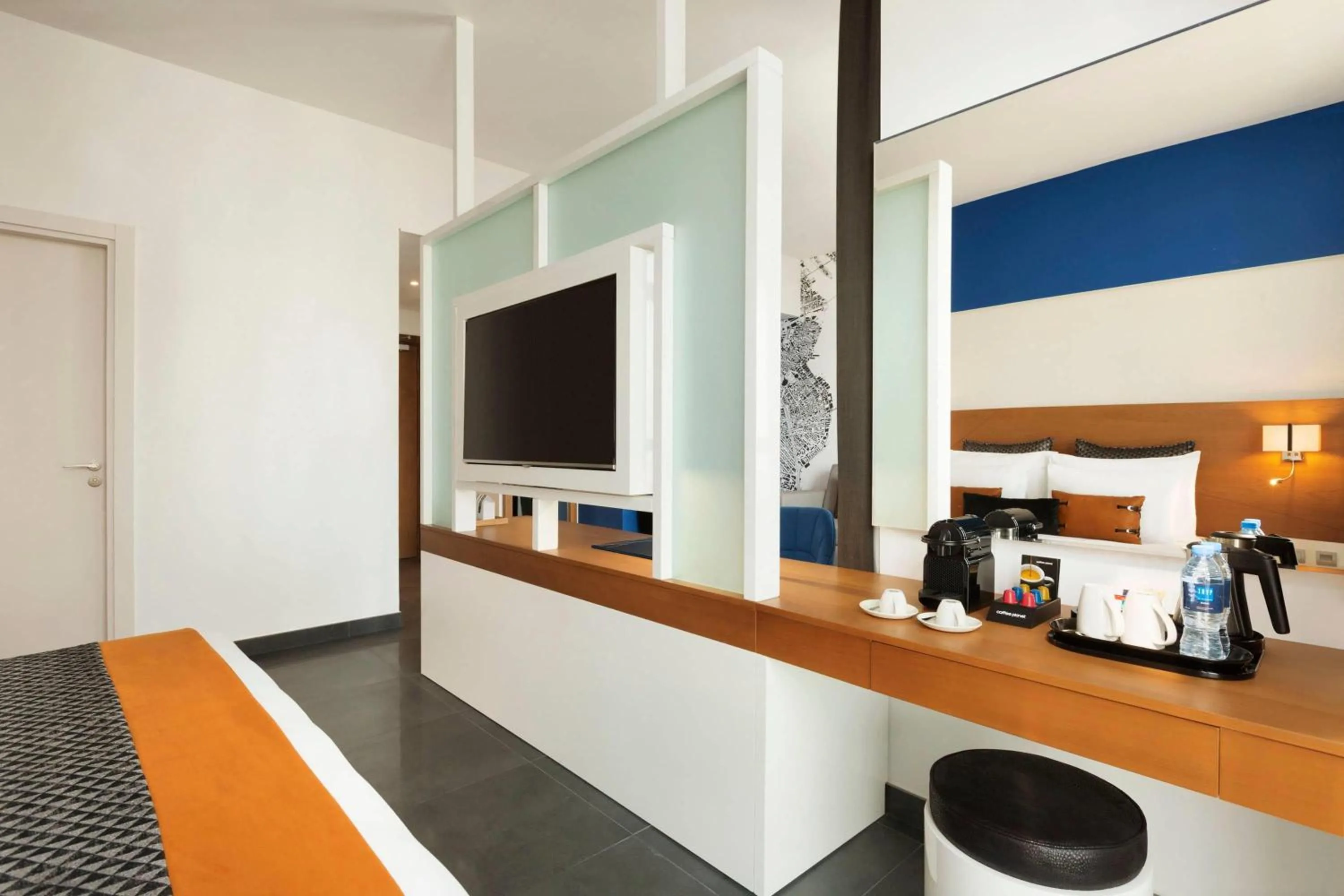 Photo of the whole room, Bed in TRYP by Wyndham Dubai