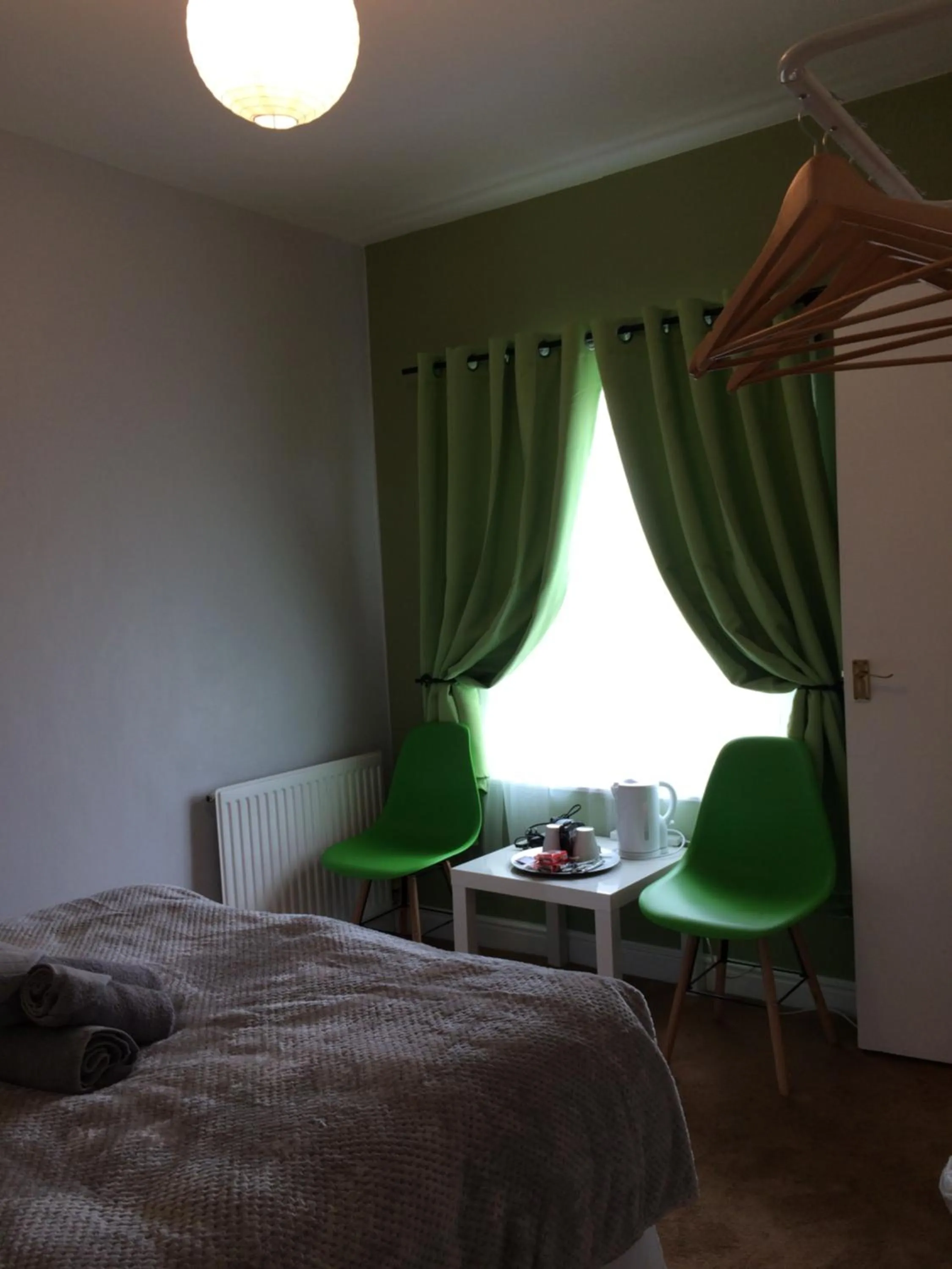 Bedroom, Bed in Queens Guesthouse Manchester