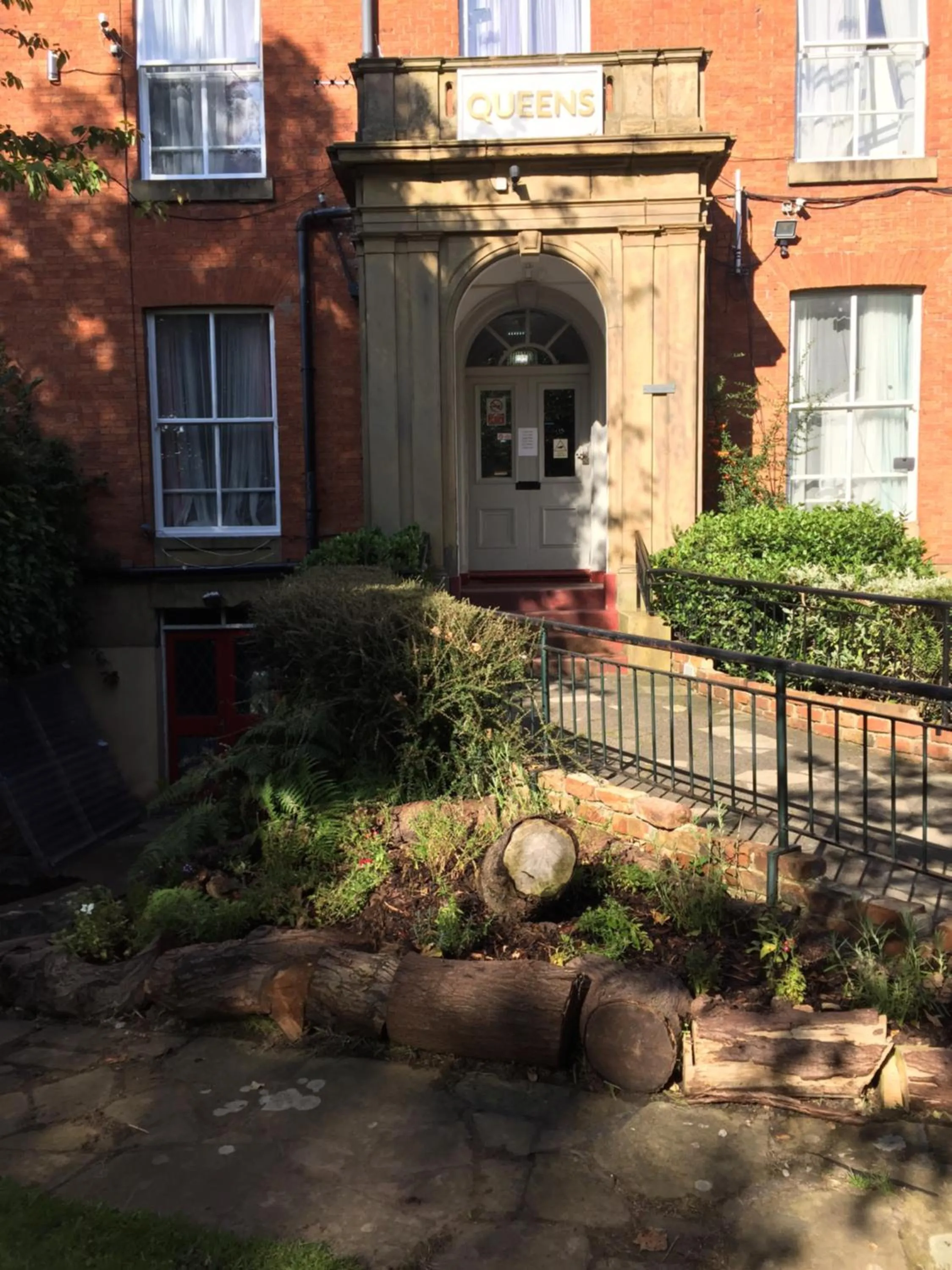 Garden in Queens Guesthouse Manchester