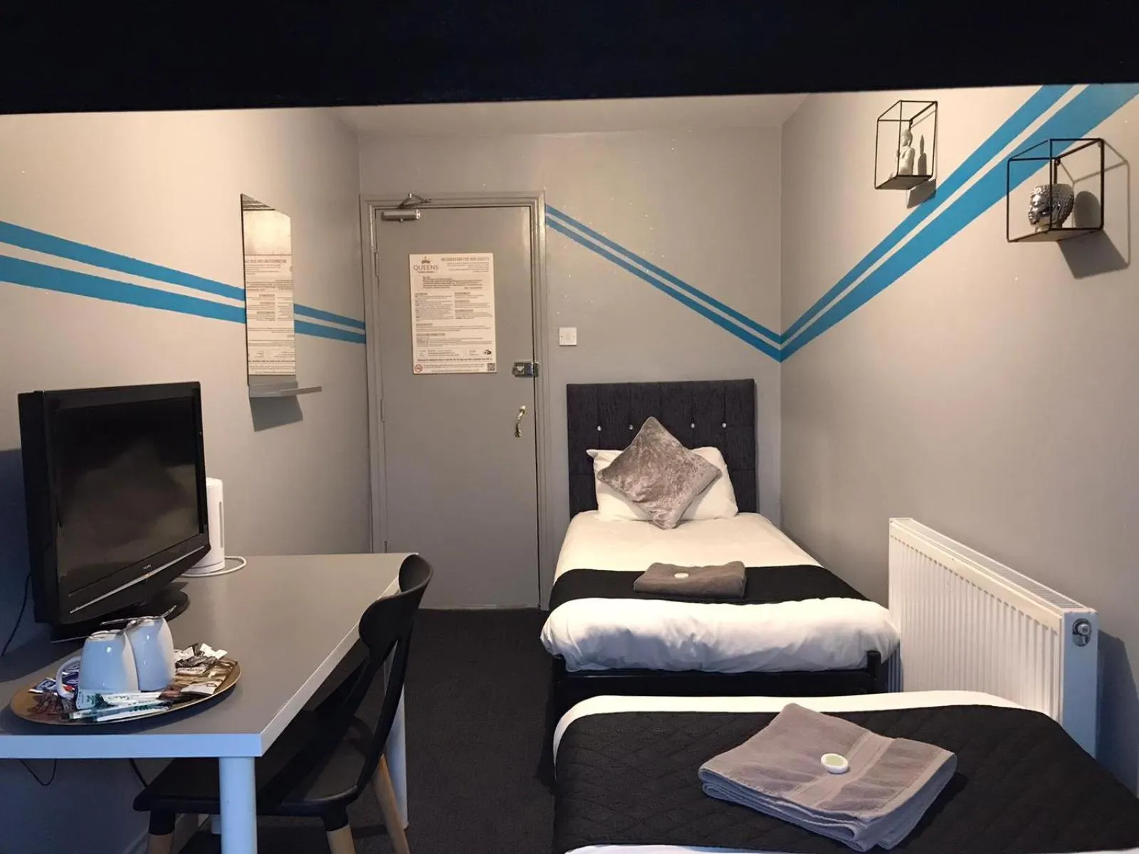 Bedroom, Bed in Queens Guesthouse Manchester