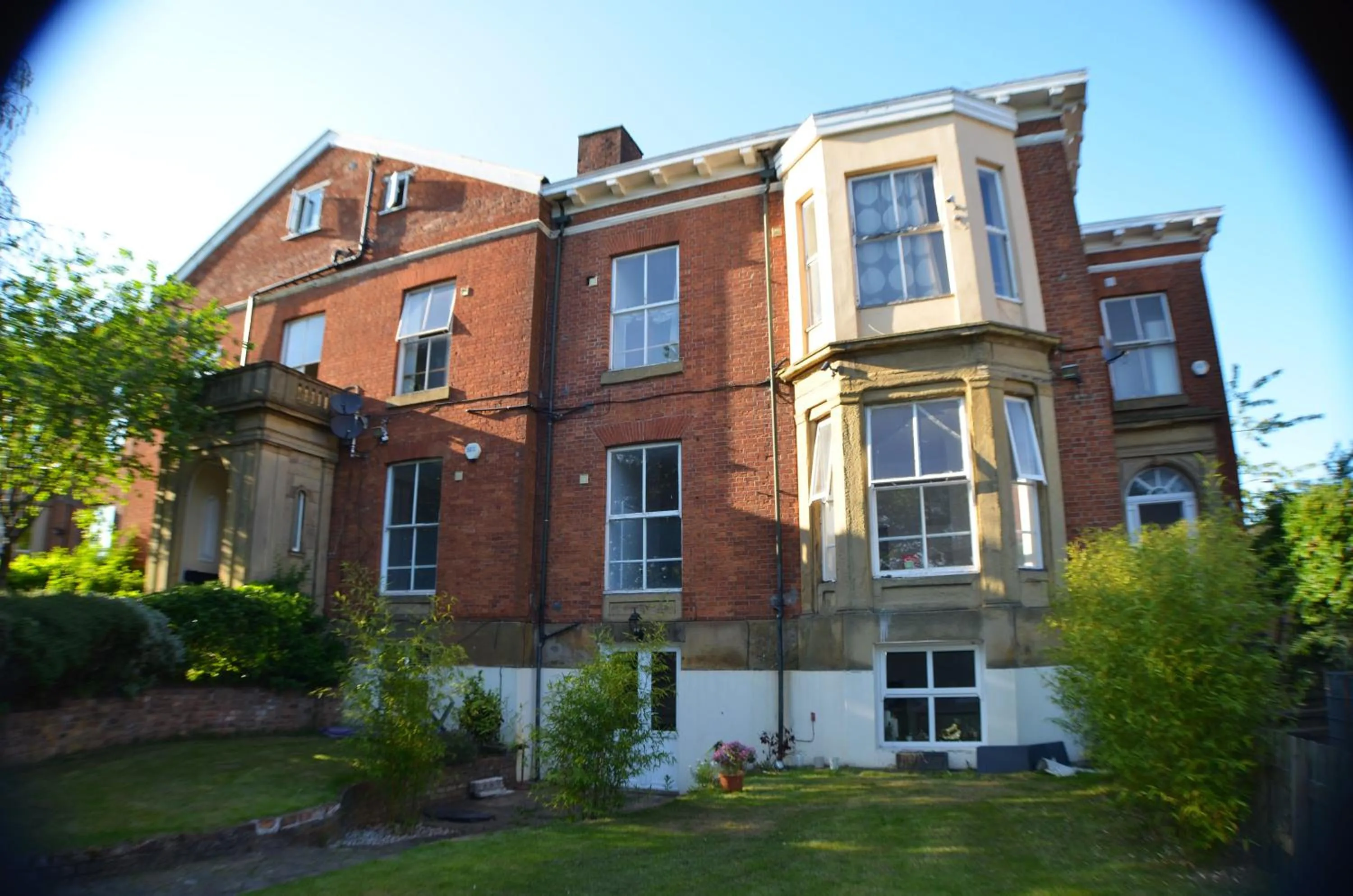 Property building in Queens Guesthouse Manchester