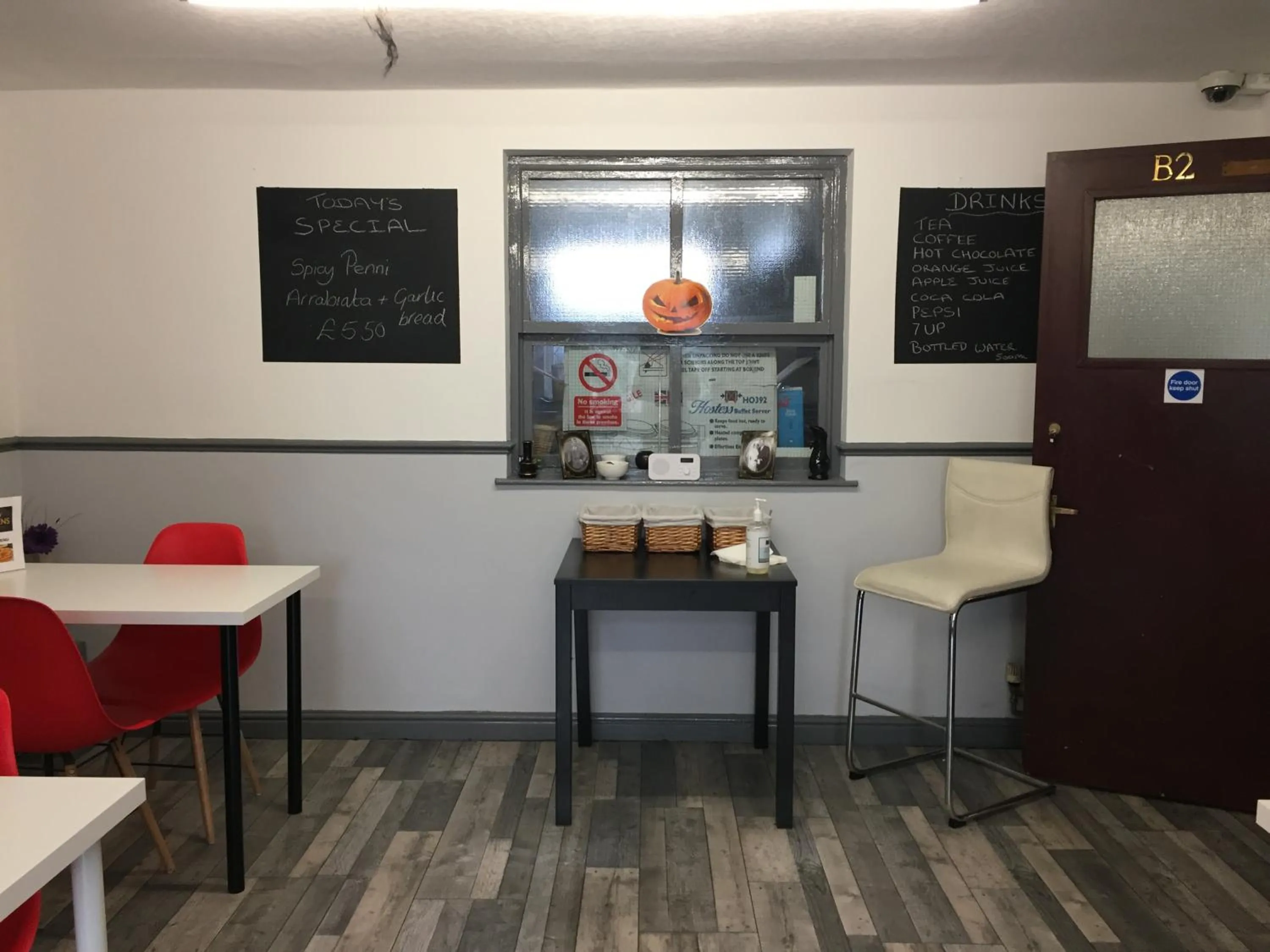 Food and drinks in Queens Guesthouse Manchester