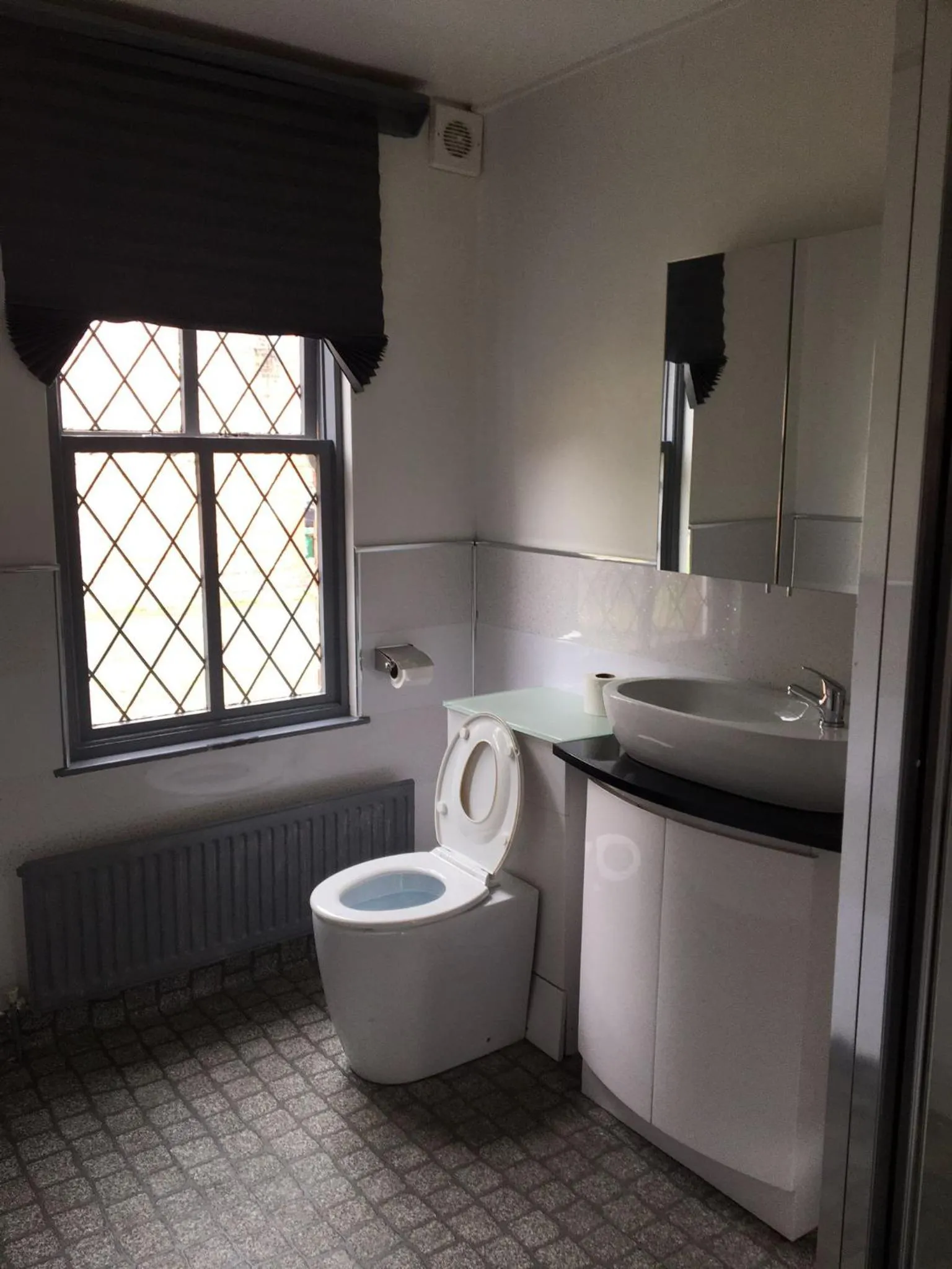 Bathroom in Queens Guesthouse Manchester