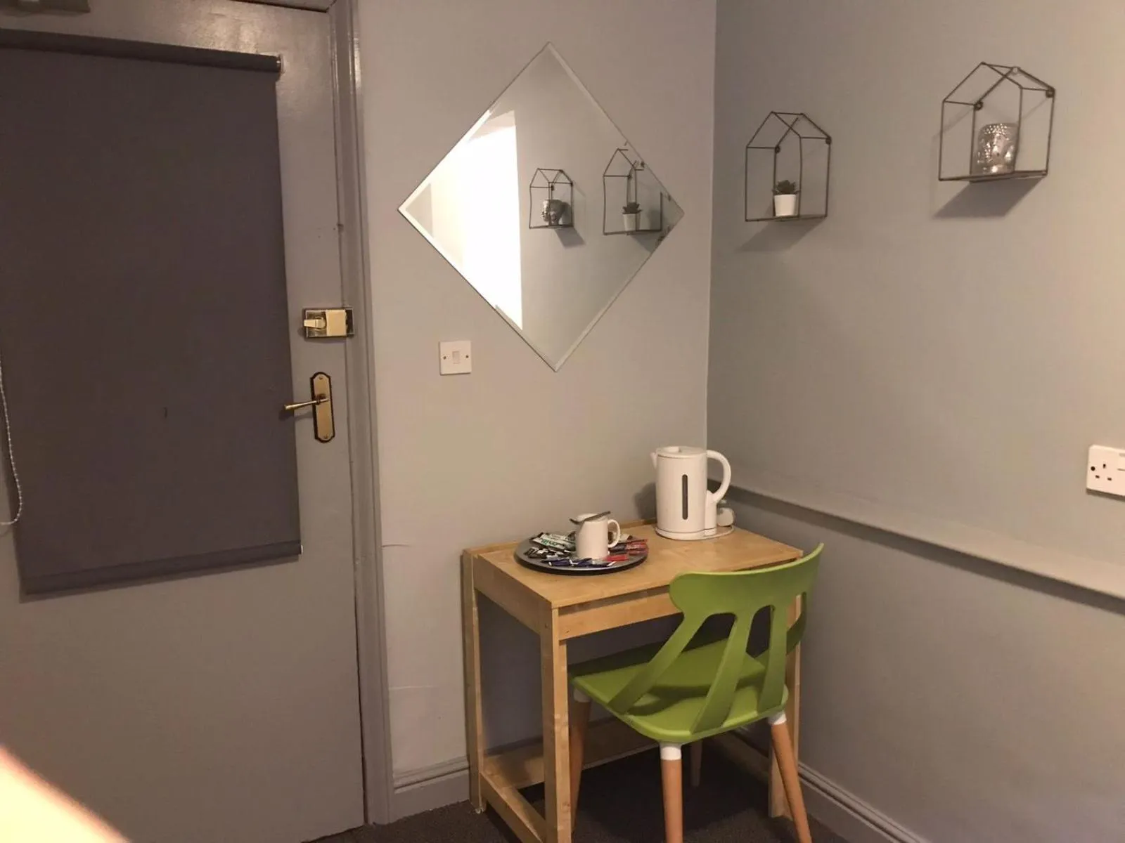 Coffee/tea facilities in Queens Guesthouse Manchester