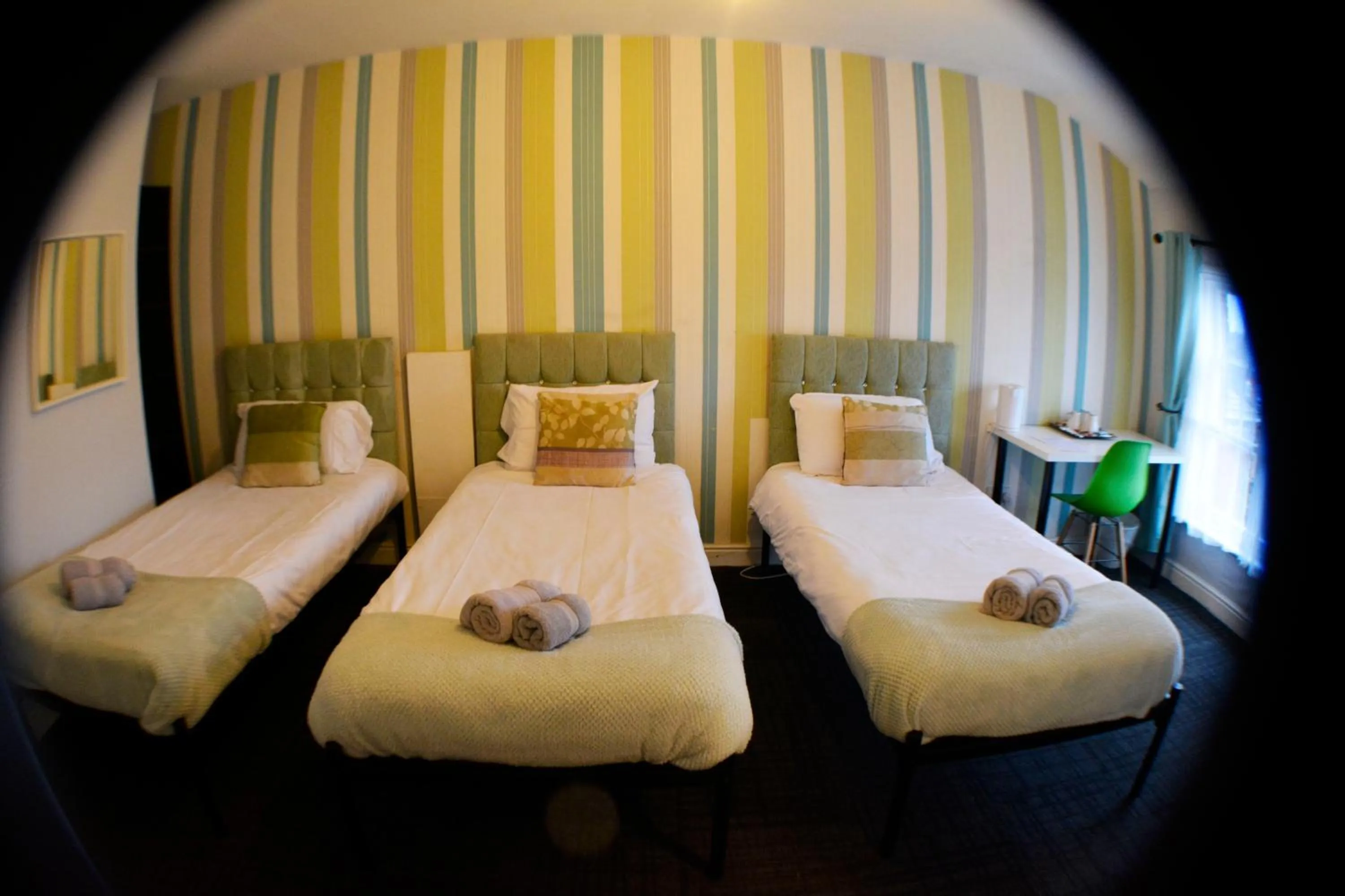 Bedroom, Bed in Queens Guesthouse Manchester