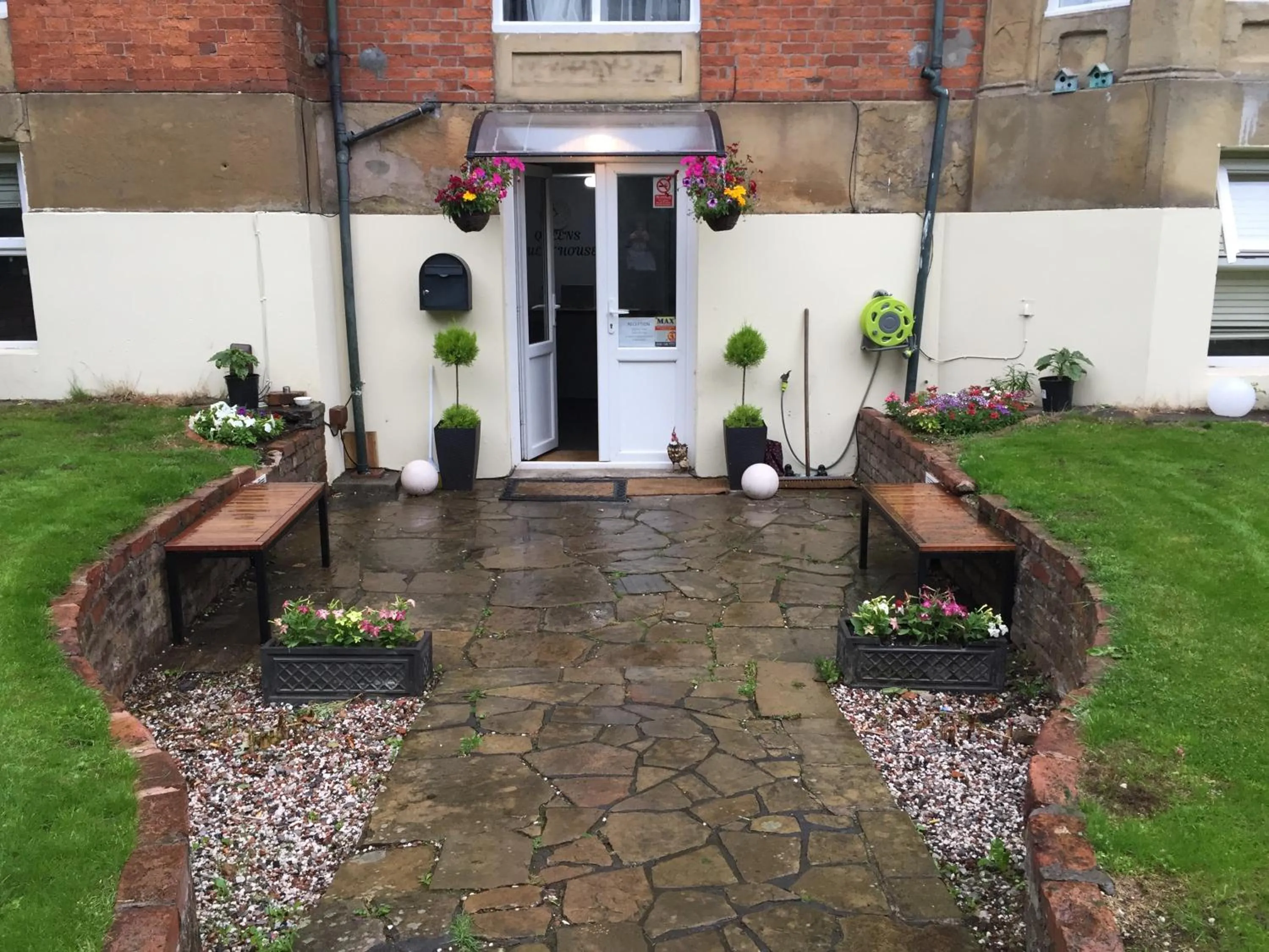 Garden in Queens Guesthouse Manchester