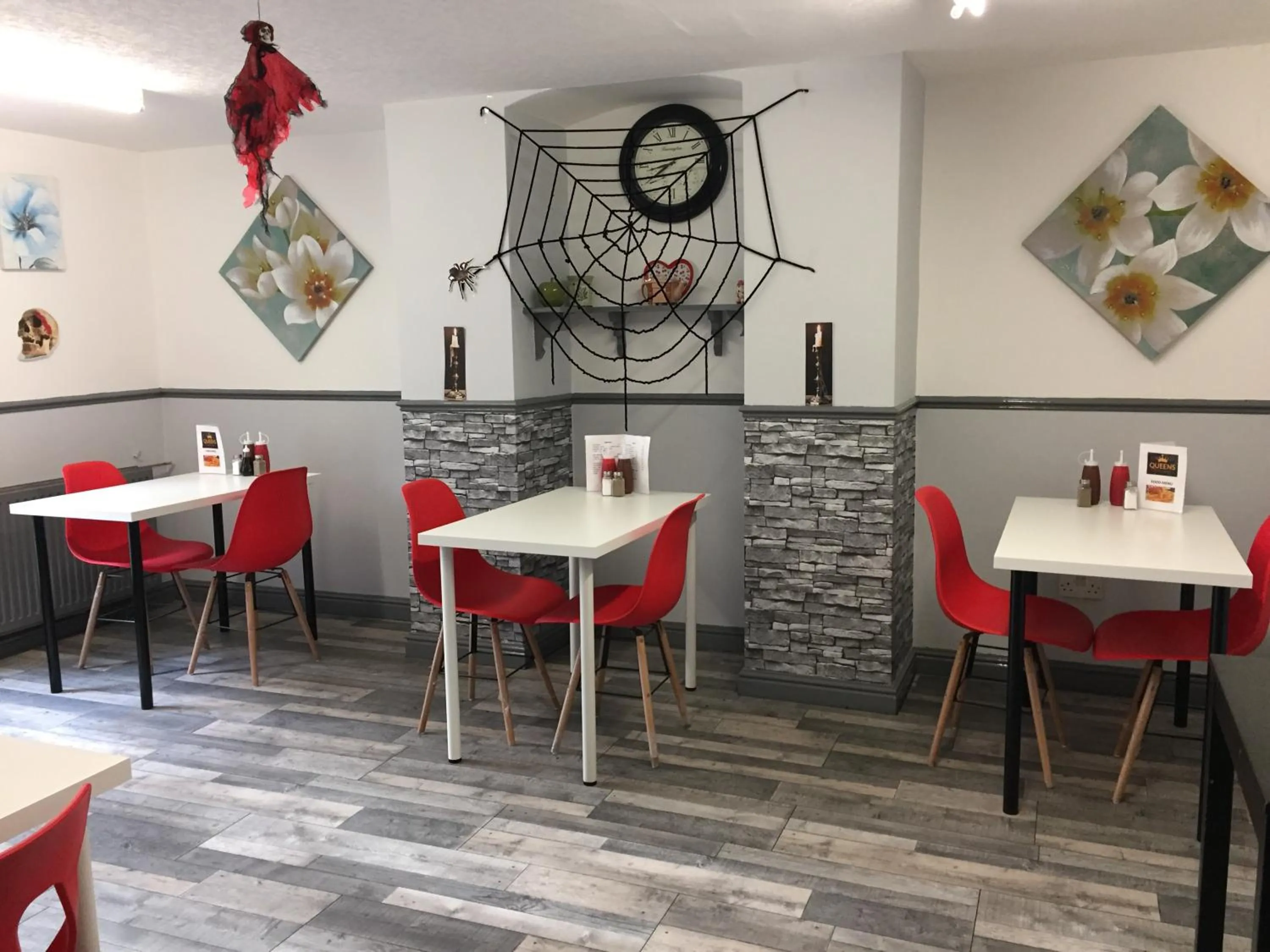Dining area in Queens Guesthouse Manchester