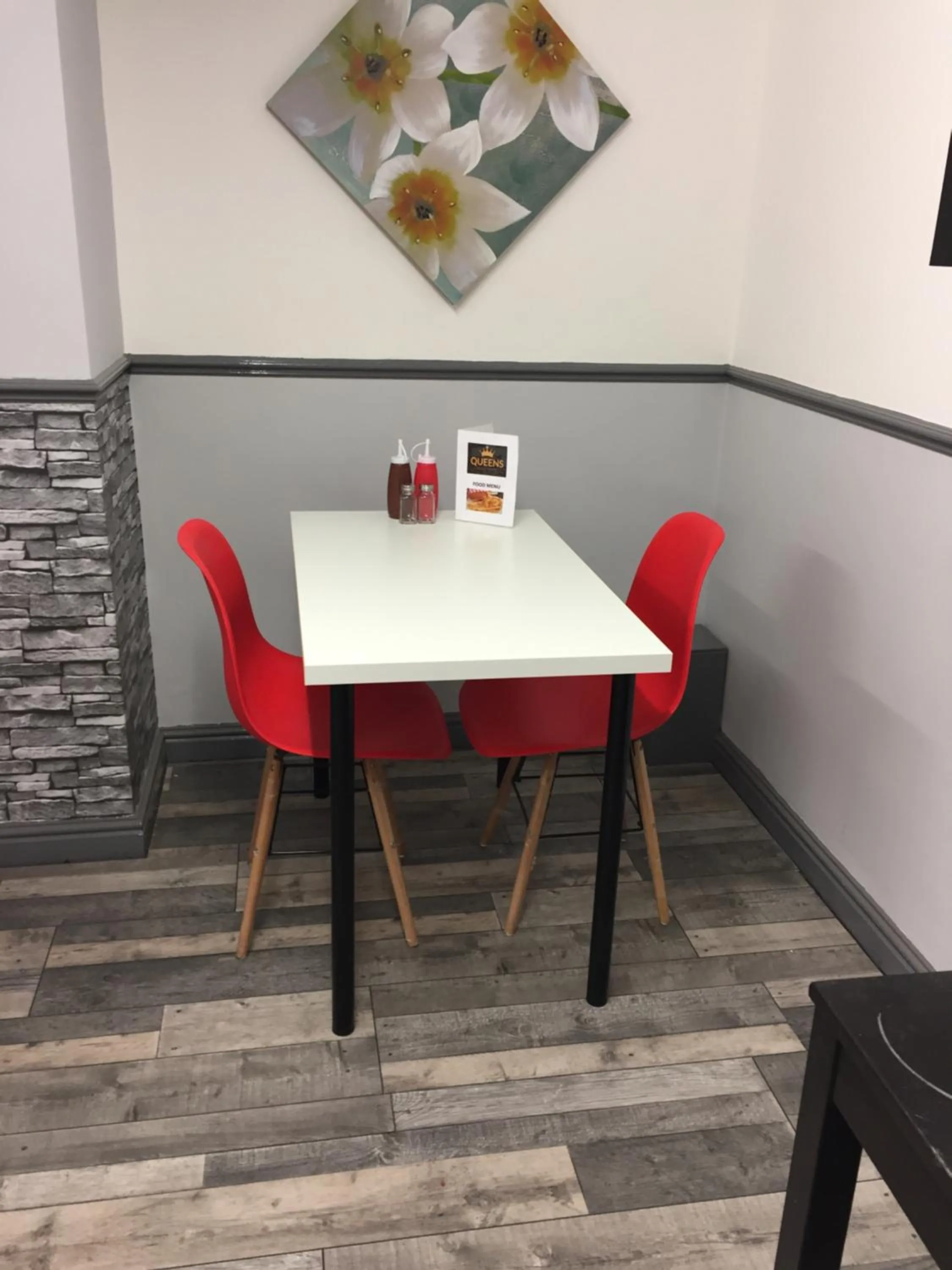 Dining area in Queens Guesthouse Manchester