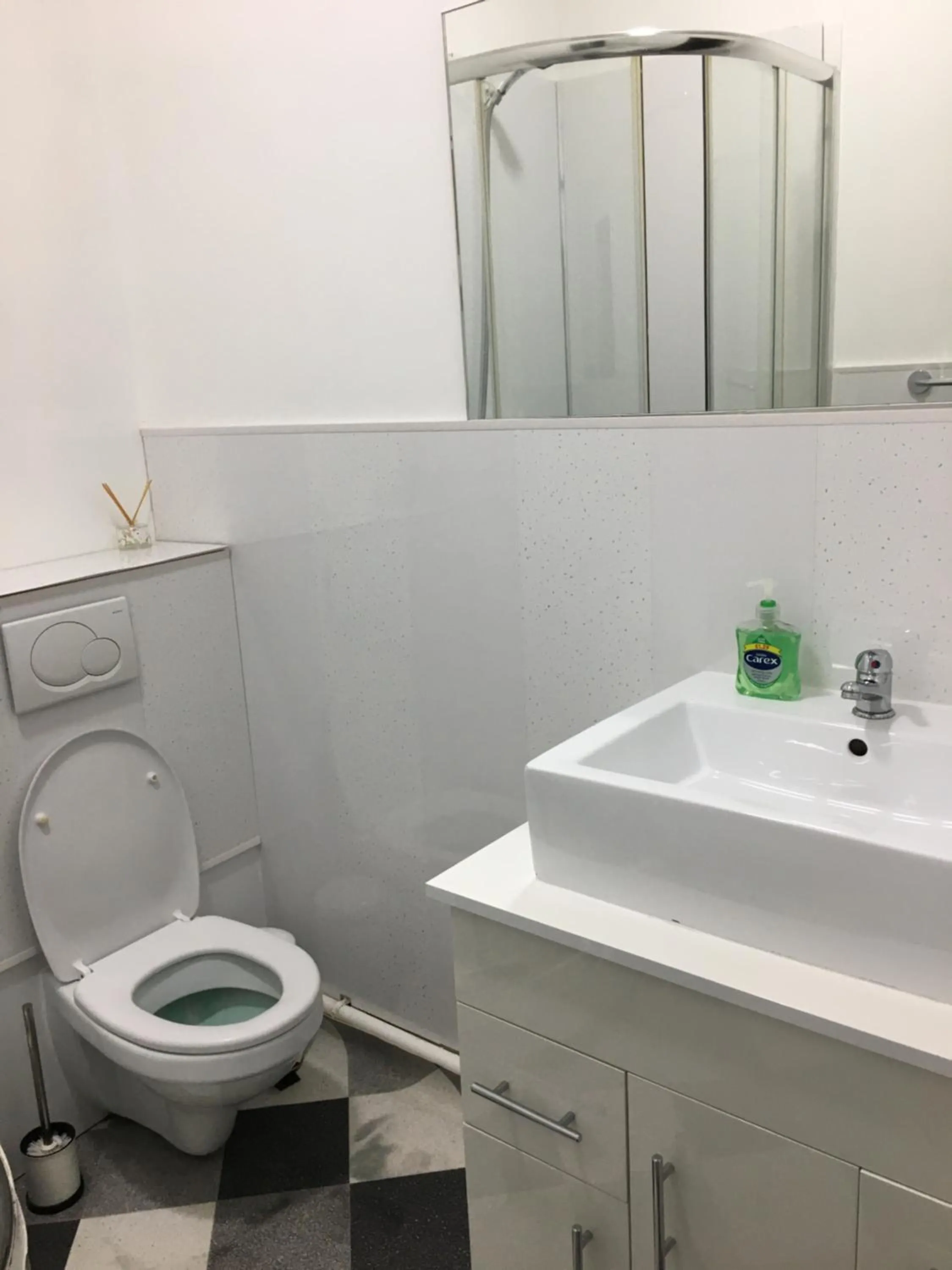 Bathroom in Queens Guesthouse Manchester