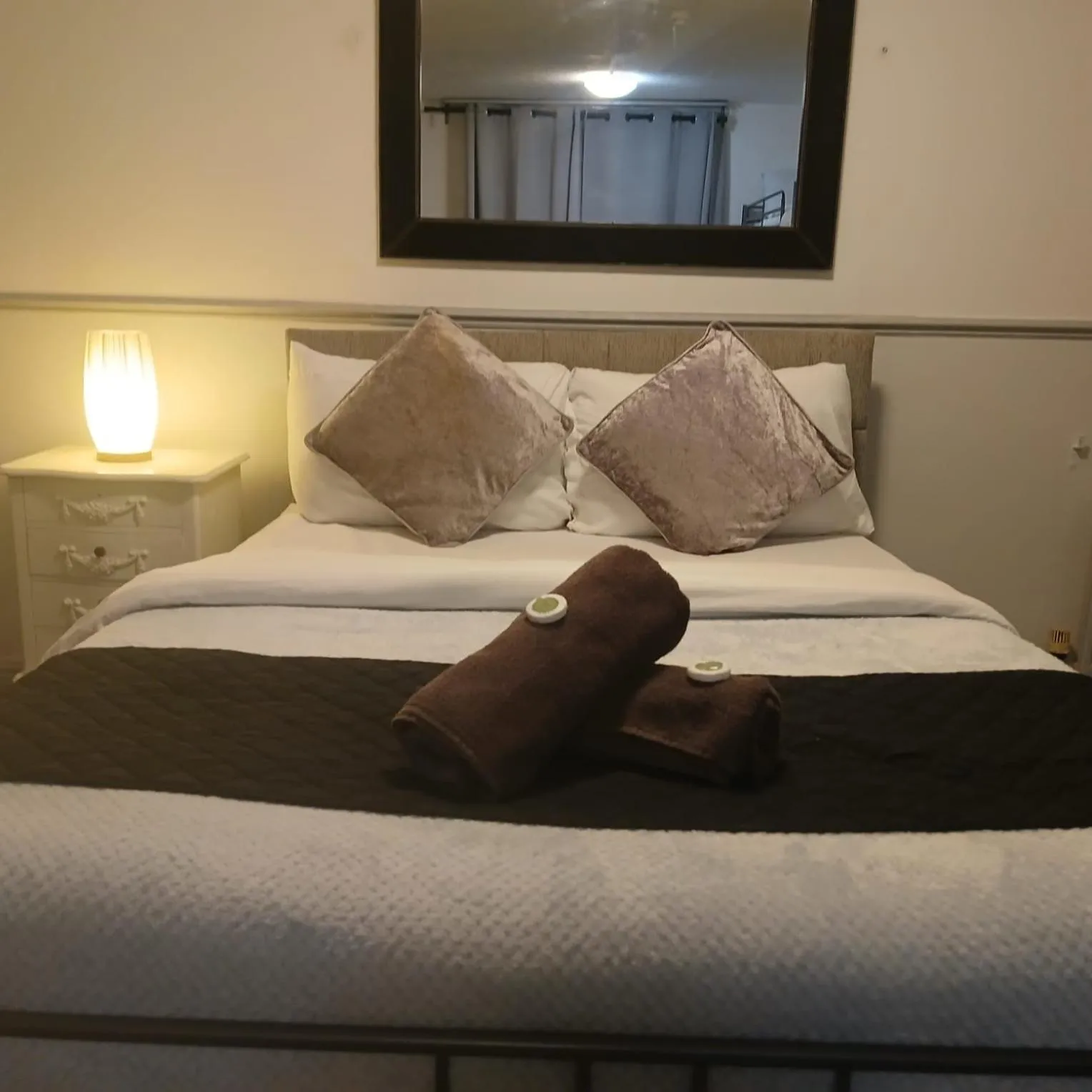 Bed in Queens Guesthouse Manchester