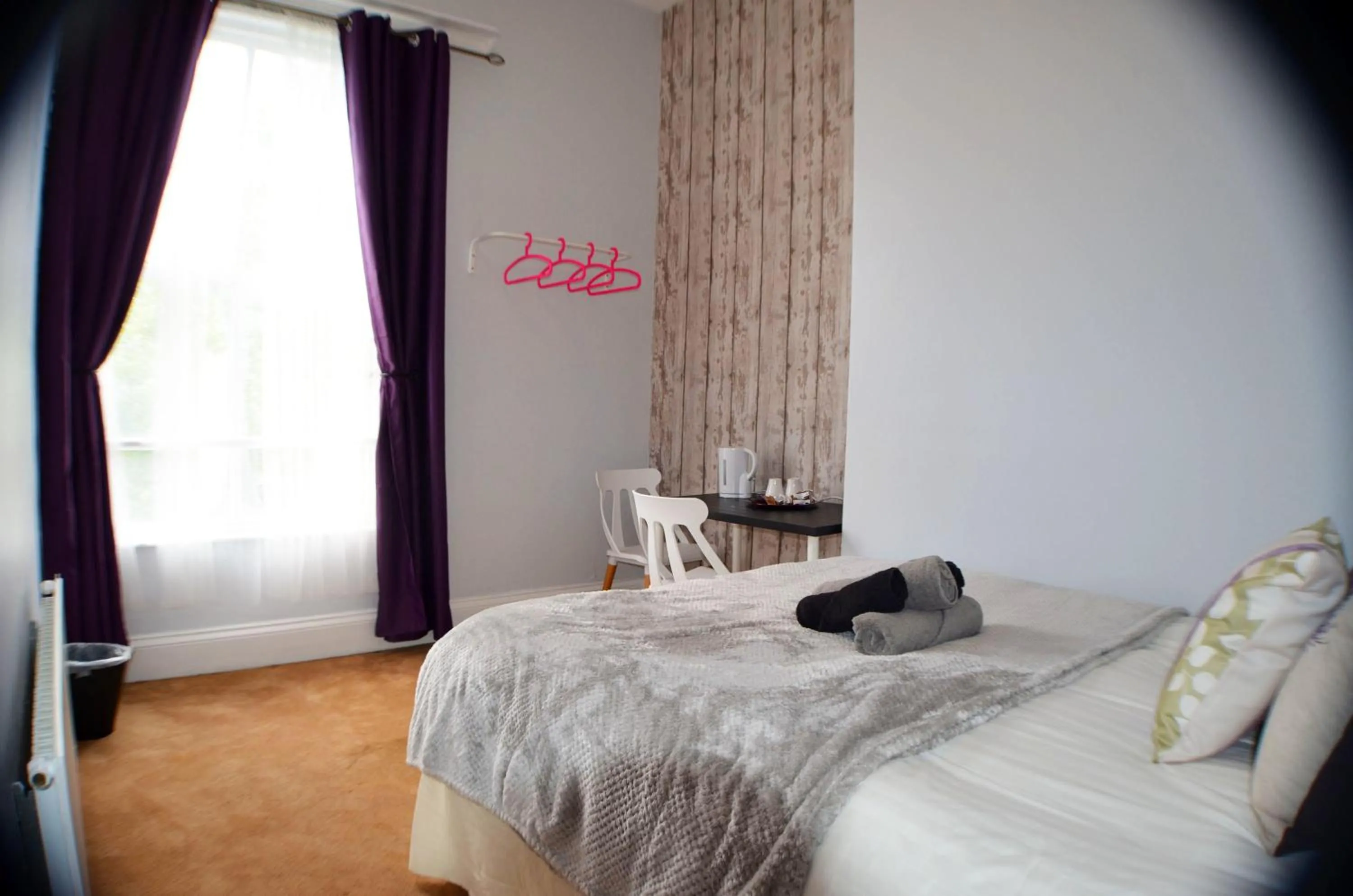 Bedroom, Bed in Queens Guesthouse Manchester