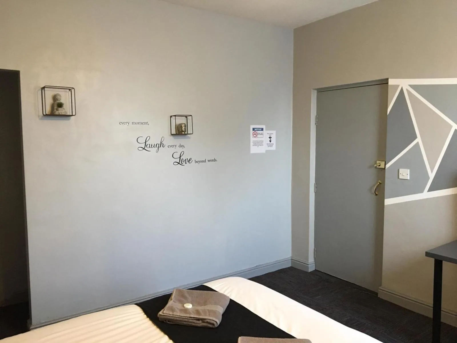 Bedroom, Bed in Queens Guesthouse Manchester