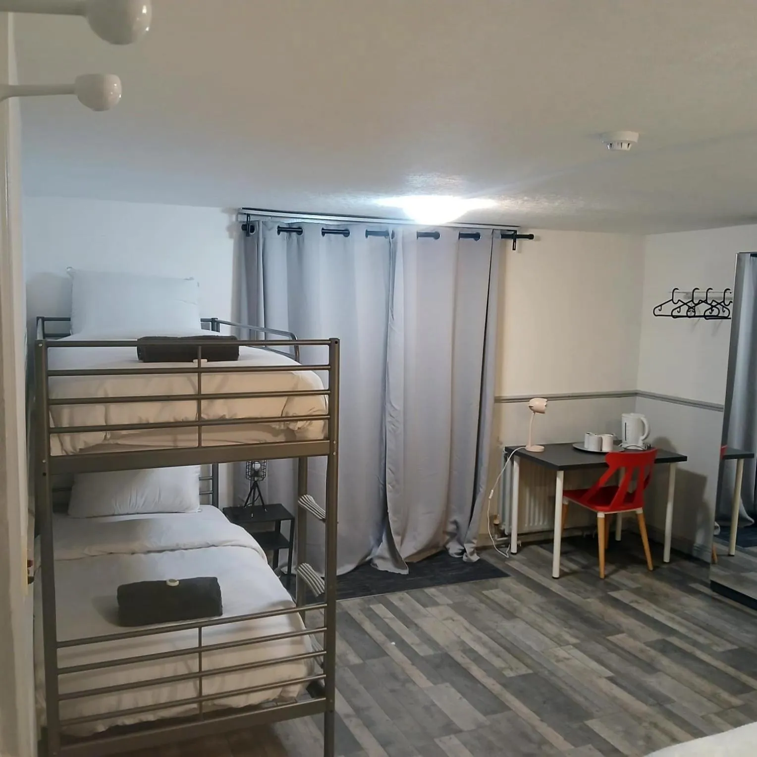 bunk bed, Bed in Queens Guesthouse Manchester