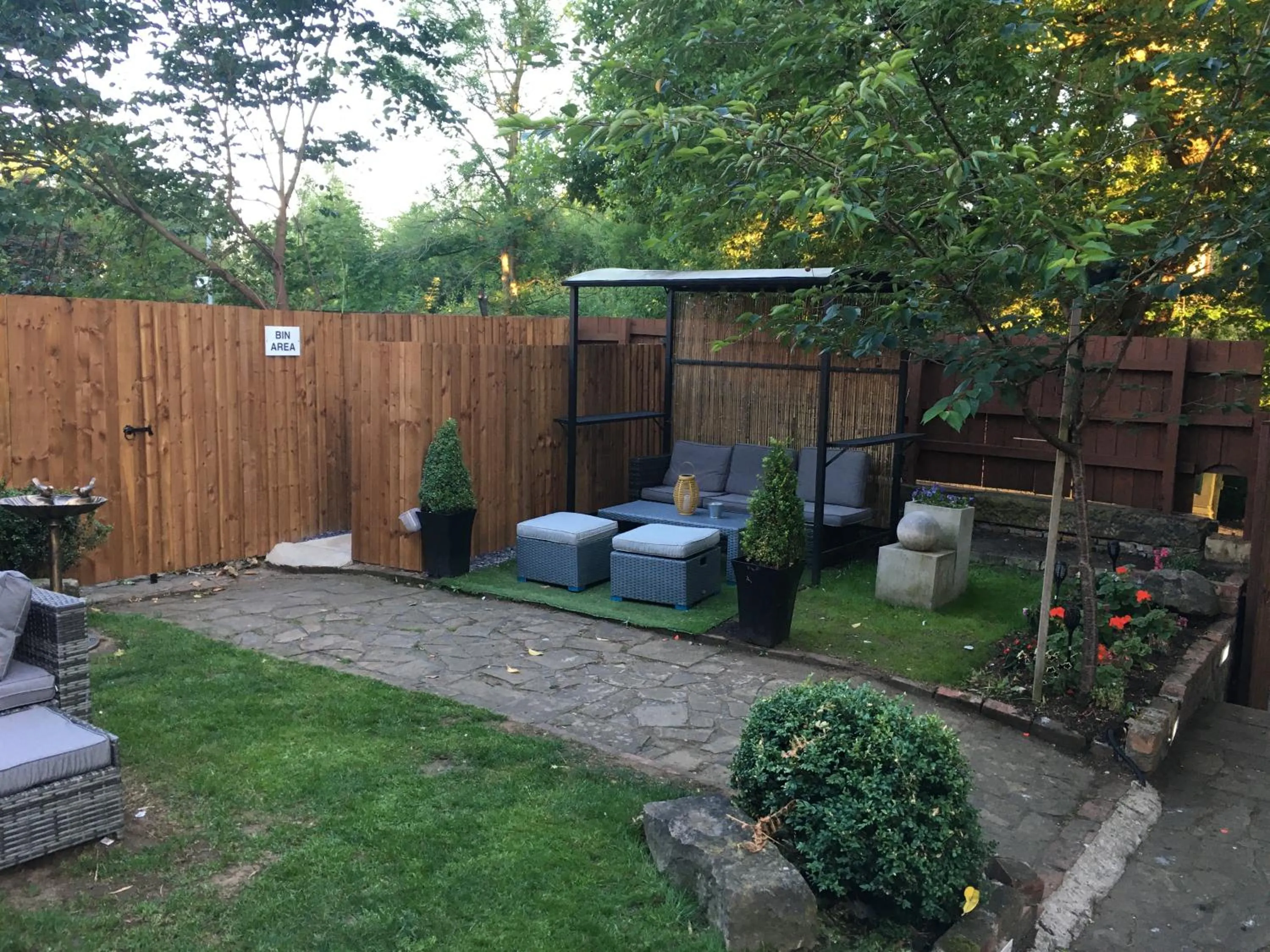 Garden in Queens Guesthouse Manchester