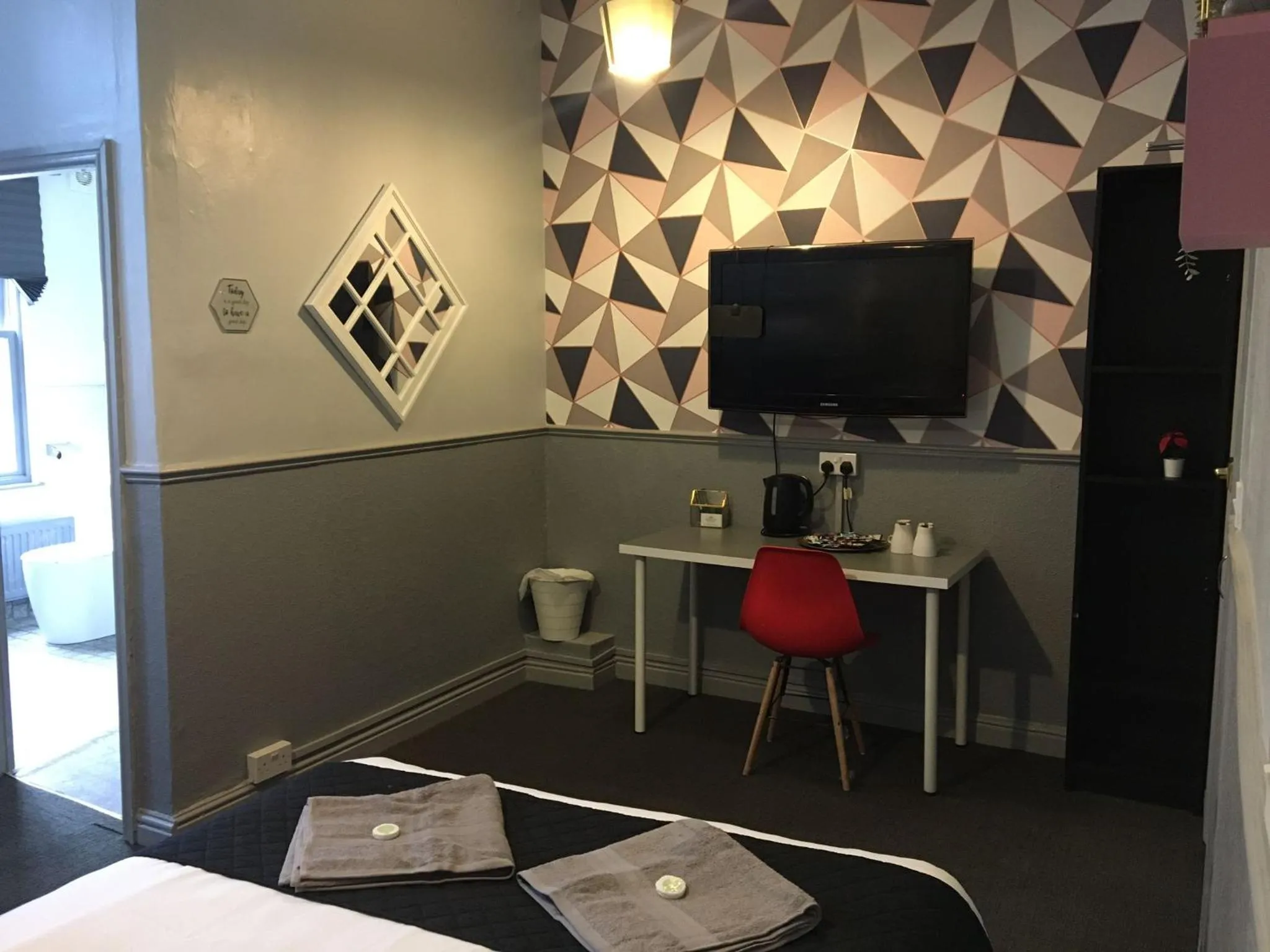 Bedroom in Queens Guesthouse Manchester