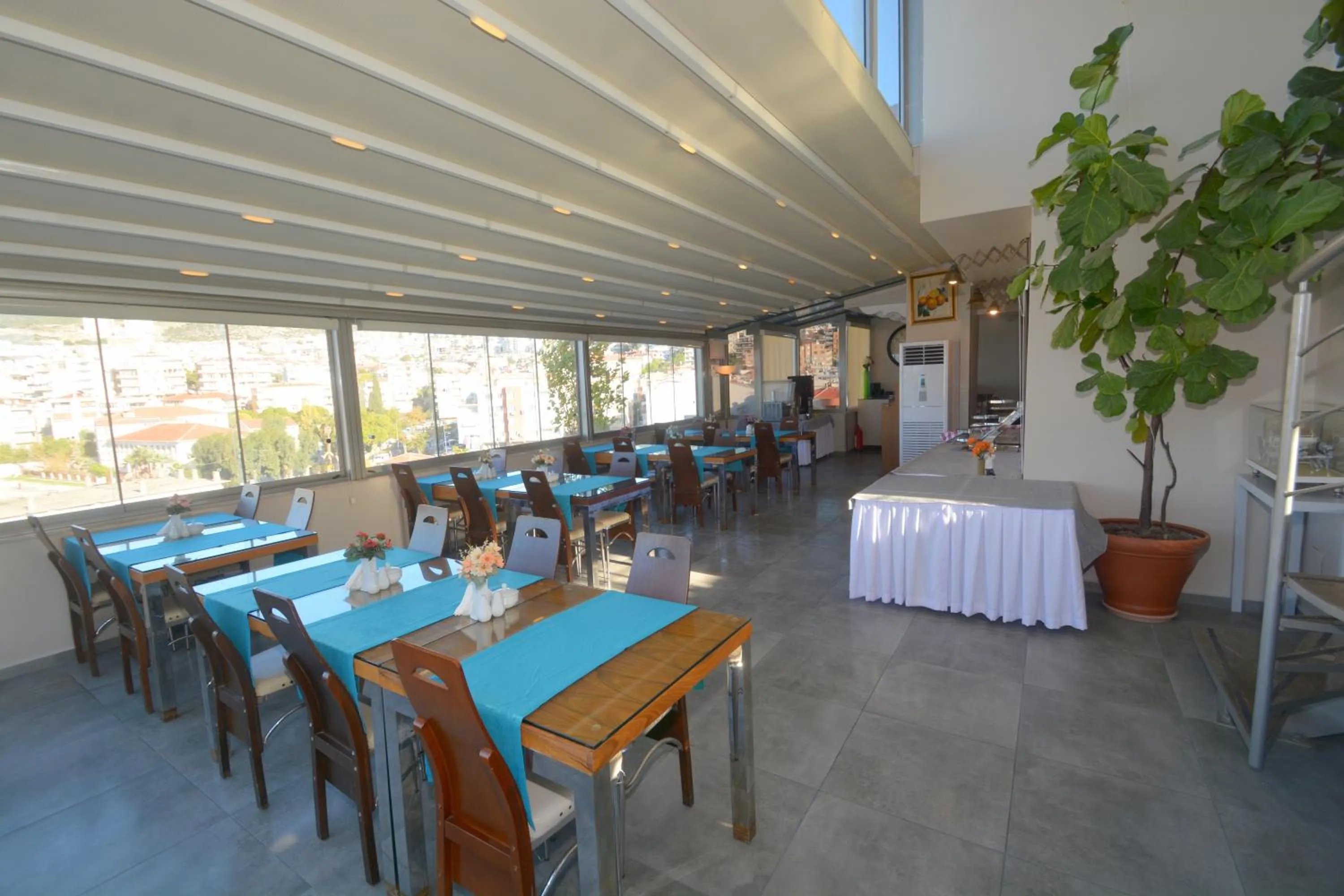 Restaurant/places to eat in Istankoy Hotel
