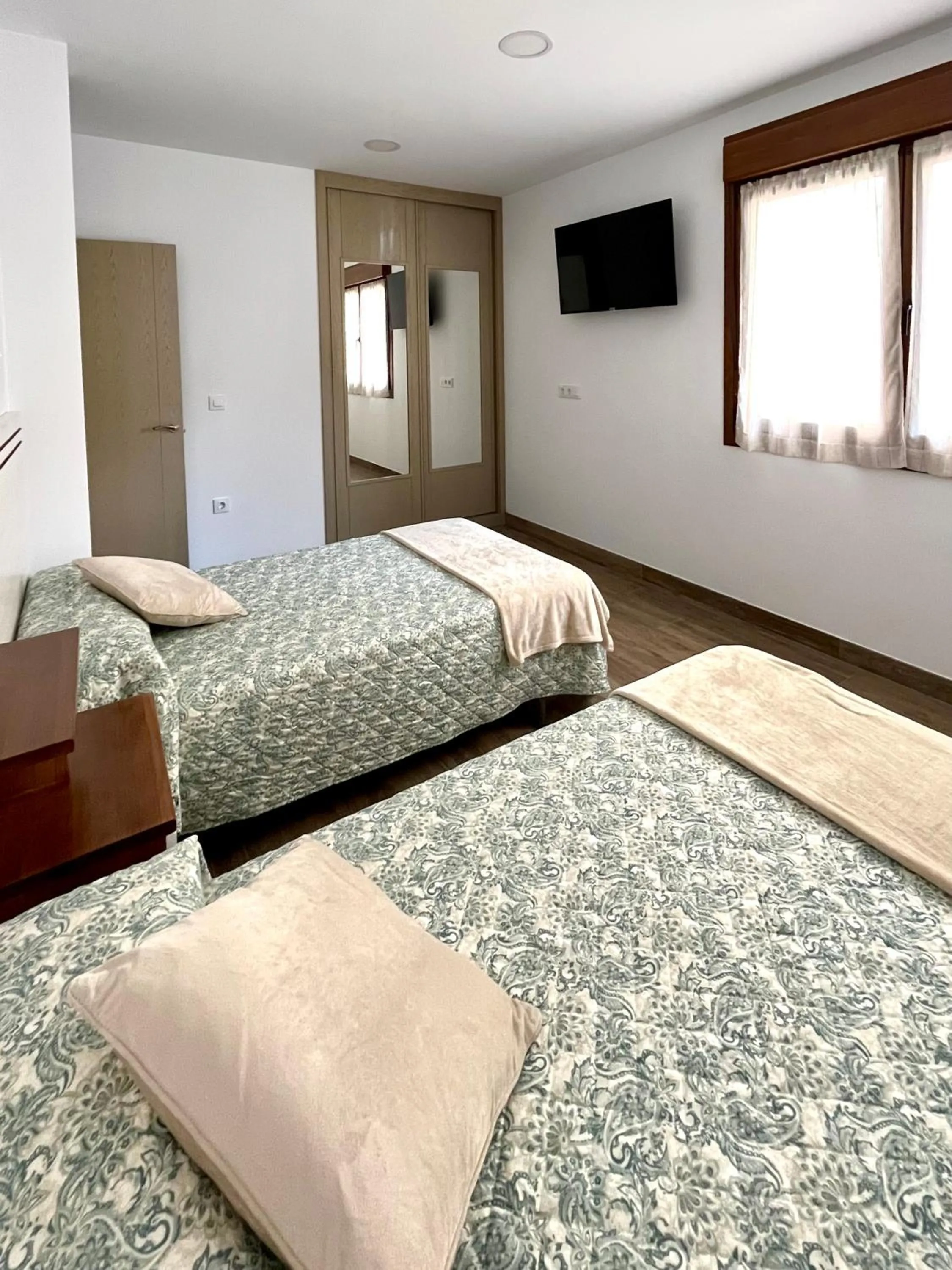 TV and multimedia, Bed in Apartamentos Valbuena
