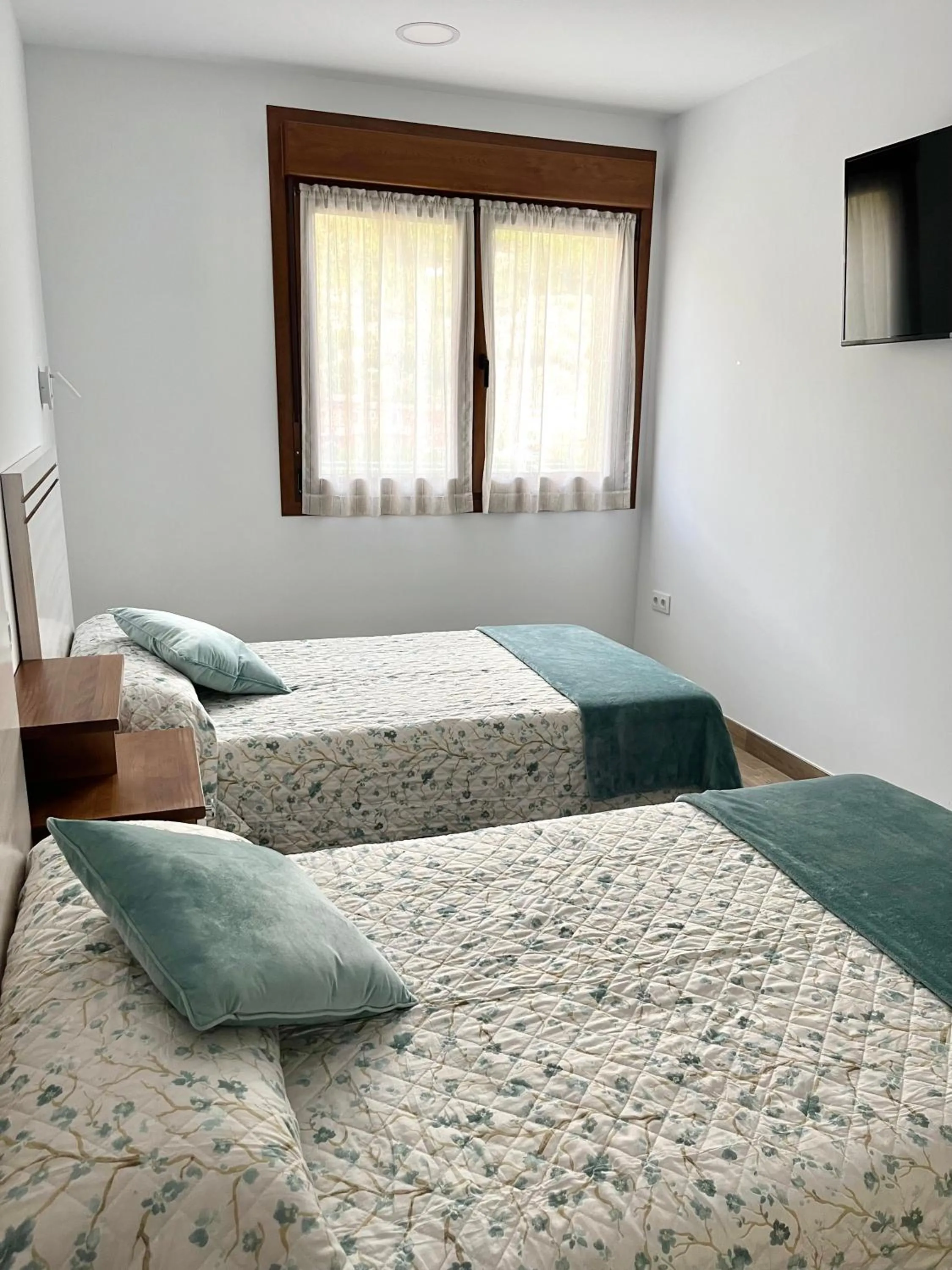 TV and multimedia, Bed in Apartamentos Valbuena